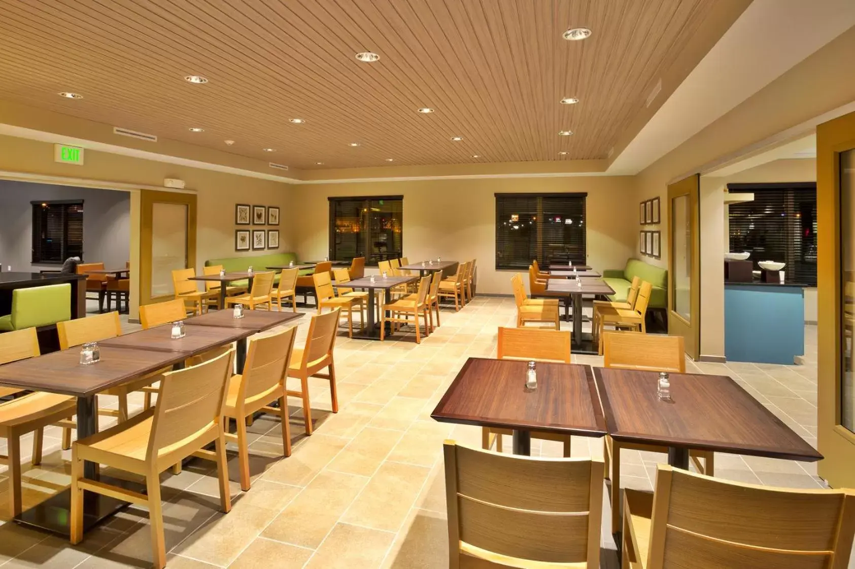 Restaurant/Places to Eat in Country Inn & Suites by Radisson, Springfield, IL