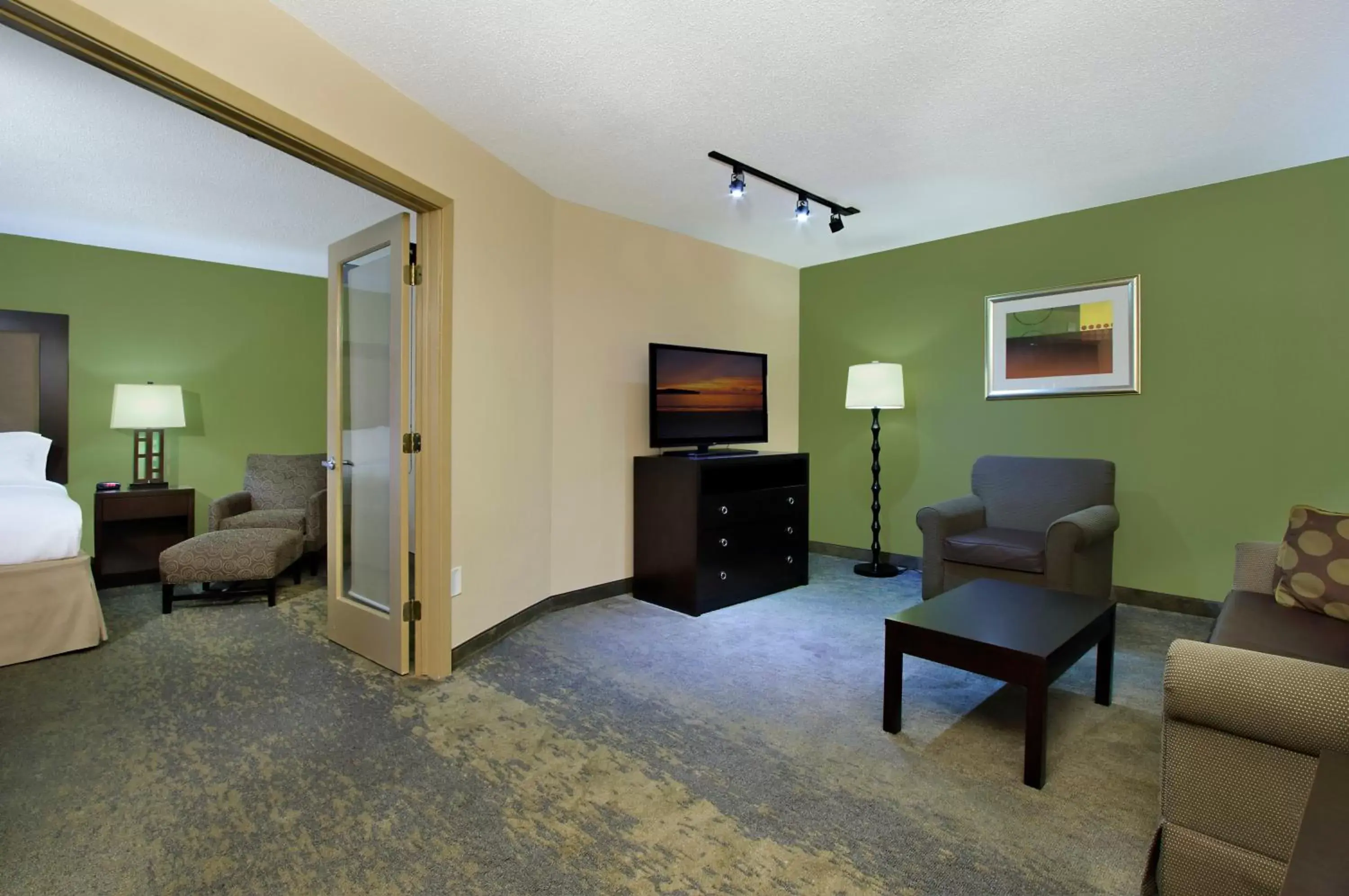 Photo of the whole room, Seating Area in Holiday Inn Metairie New Orleans, an IHG Hotel