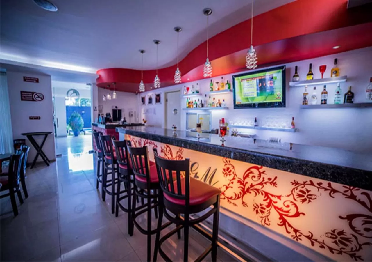 Restaurant/places to eat in Hotel Grand Marlon