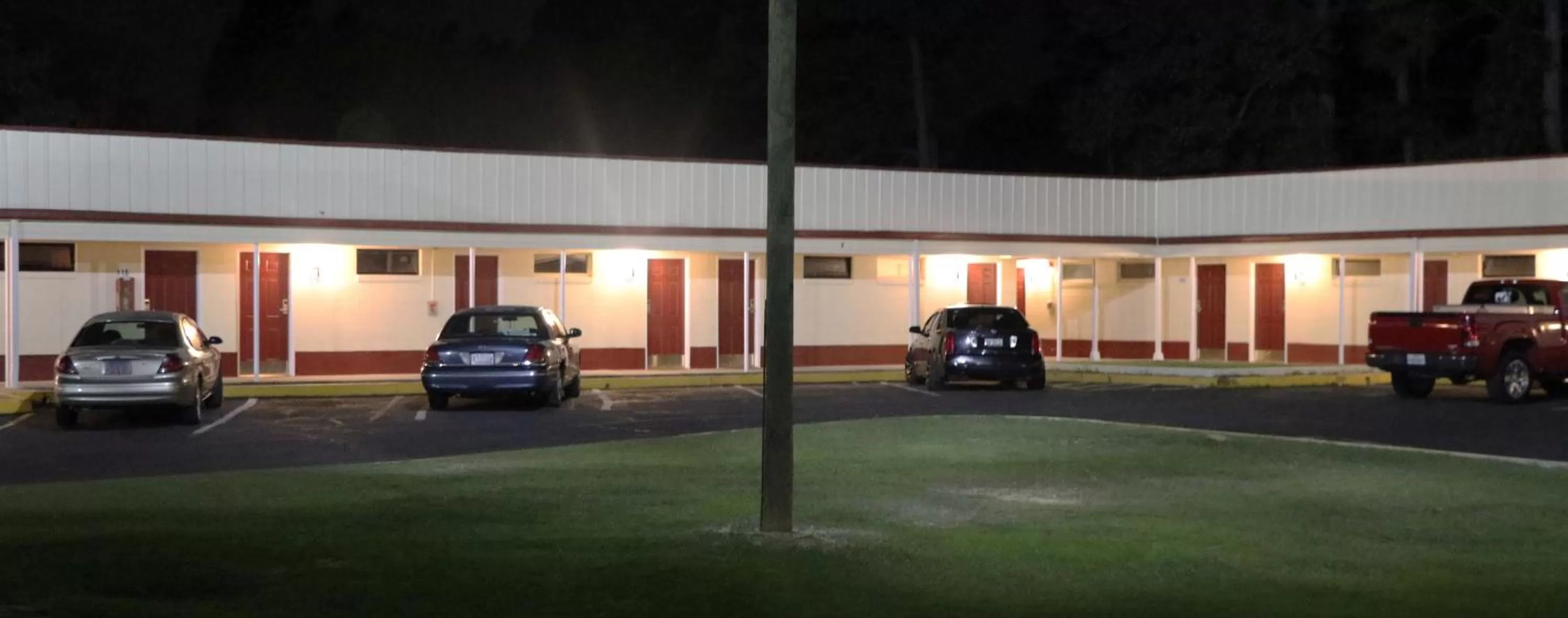 Property building in Royal Inn - North Augusta - Home Of The Masters - Augusta Downtown