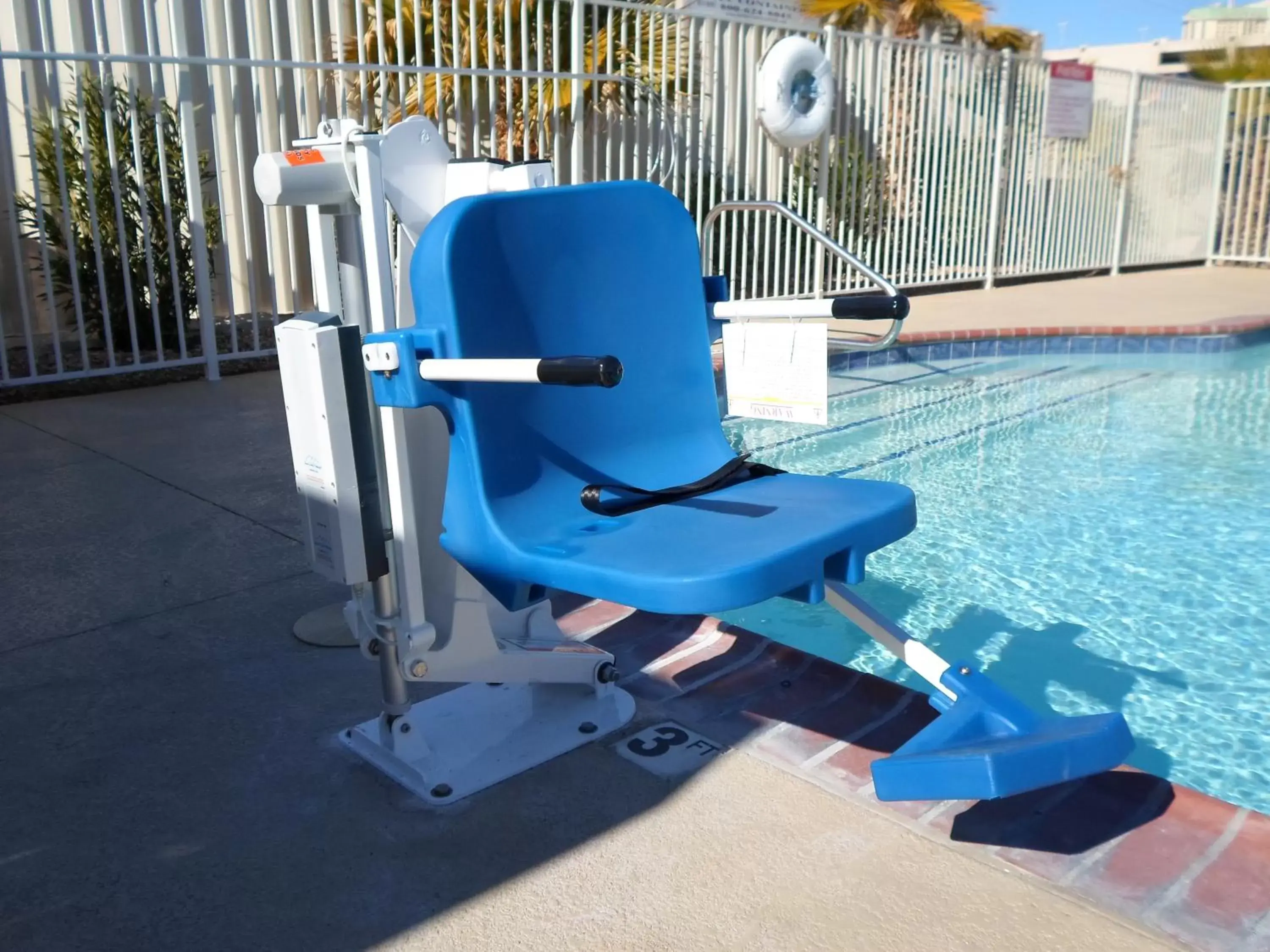 Swimming pool, Fitness Center/Facilities in Howard Johnson by Wyndham Las Vegas near the Strip