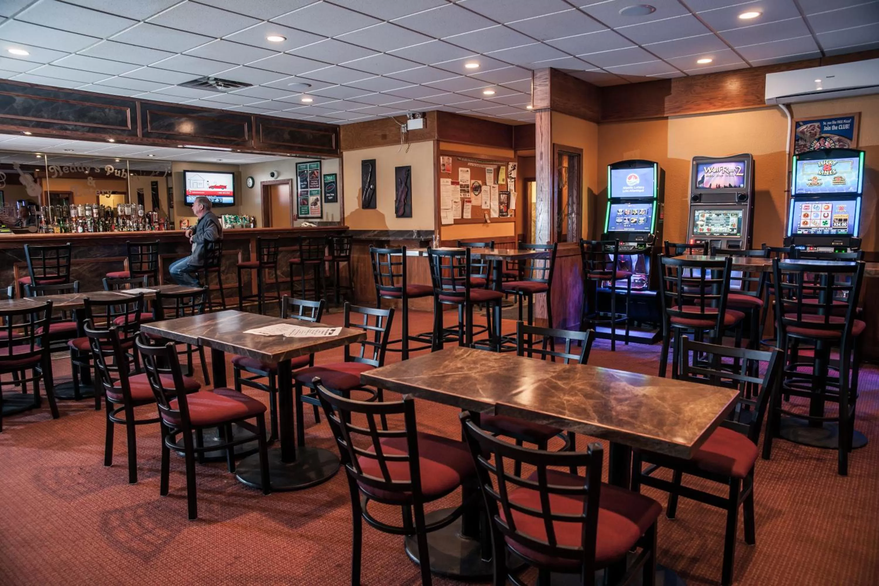 Restaurant/places to eat in Shallow Bay Motel & Cabins Conference Centre