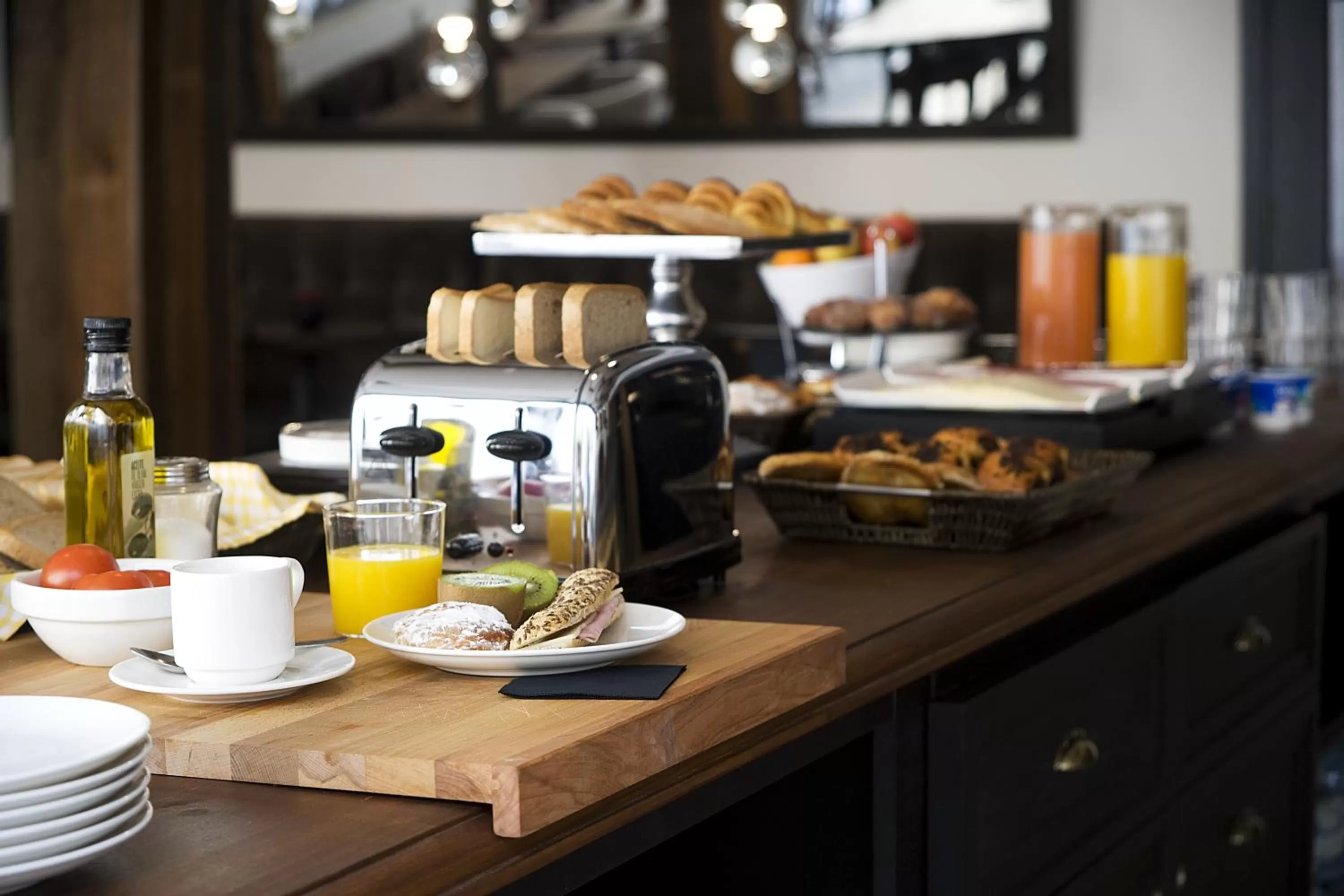 Restaurant/places to eat in Praktik Vinoteca