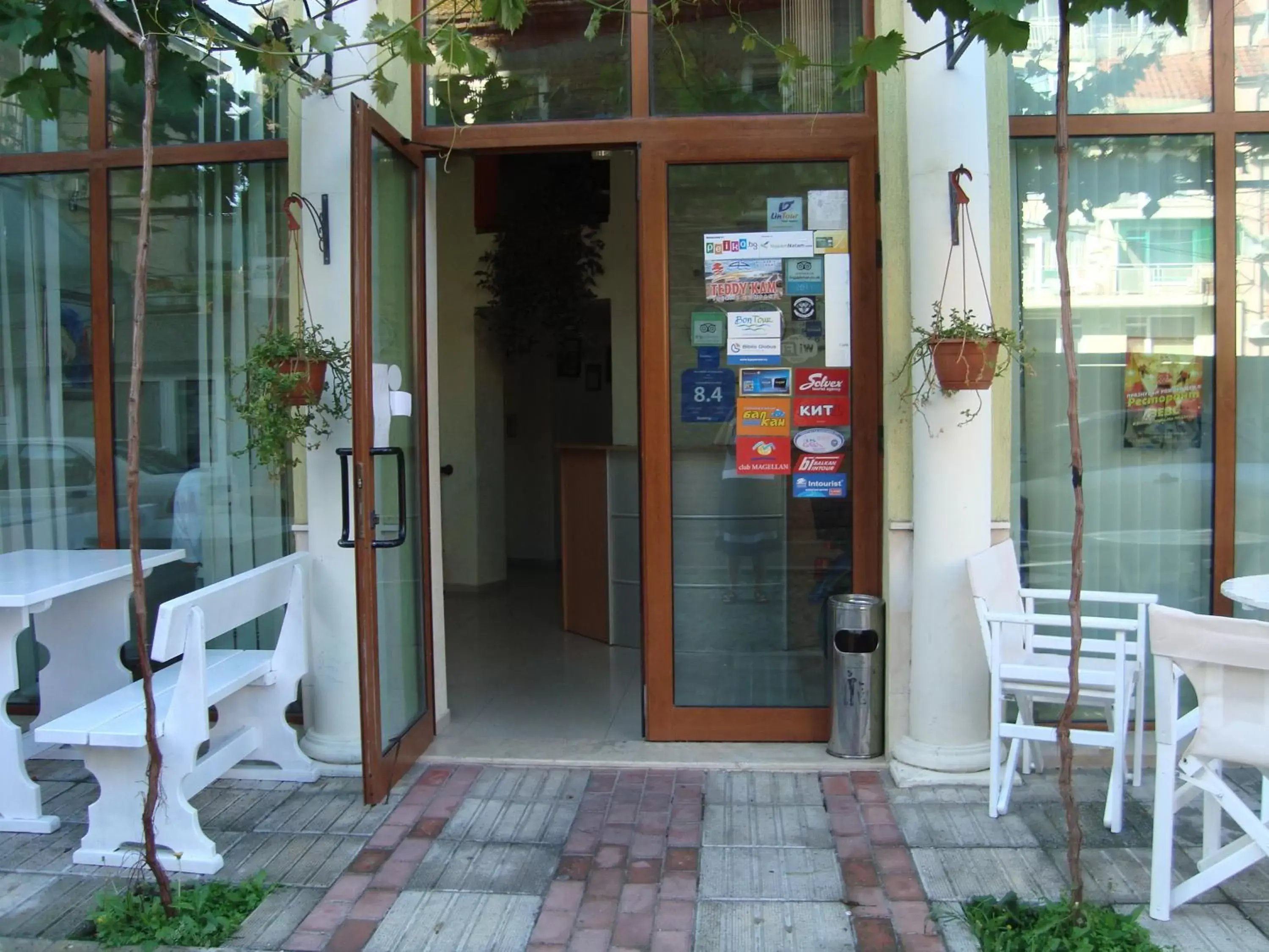 Facade/entrance in Hotel Zeus