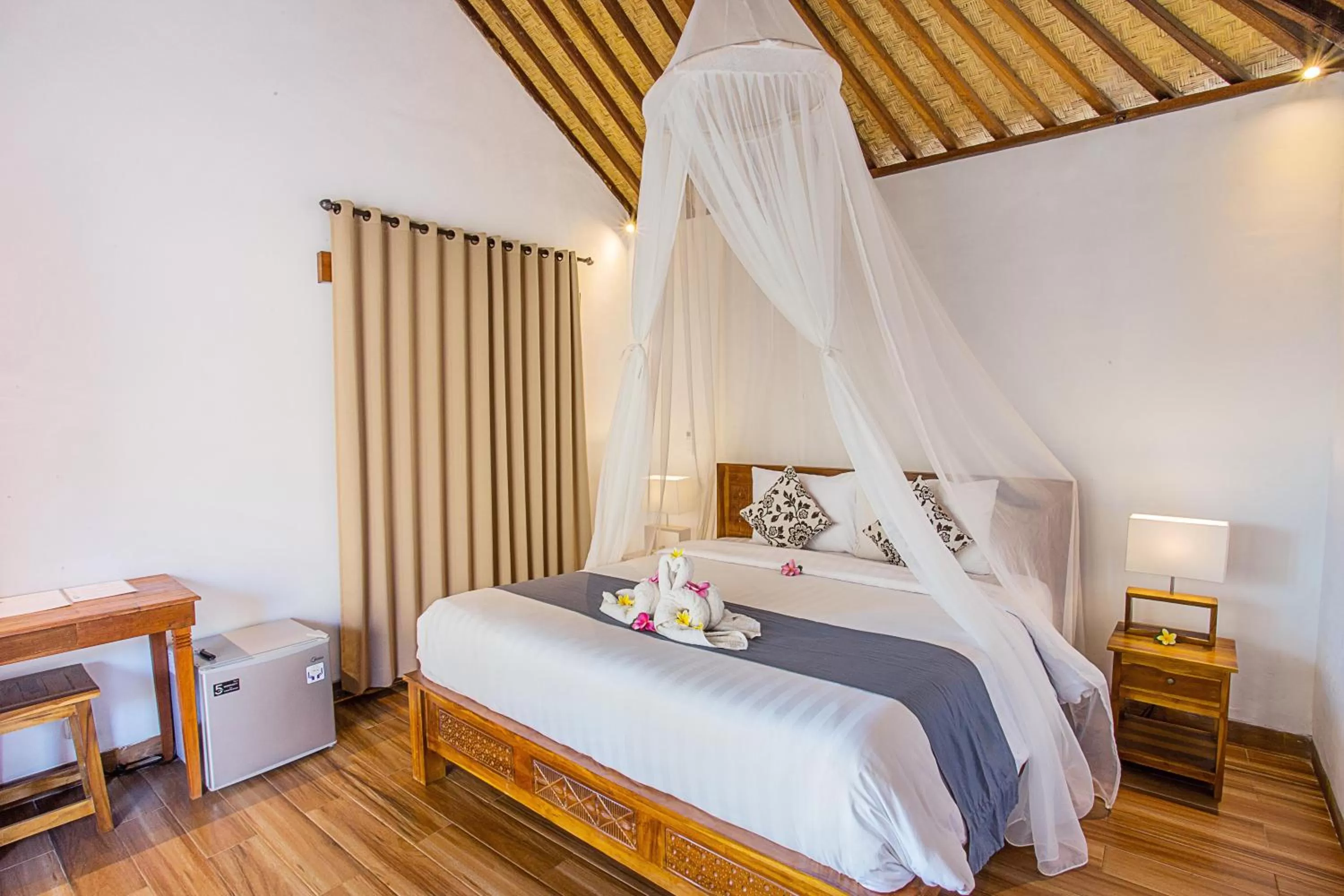 Bed in Nusa Veranda Sunset Villas & Restaurant