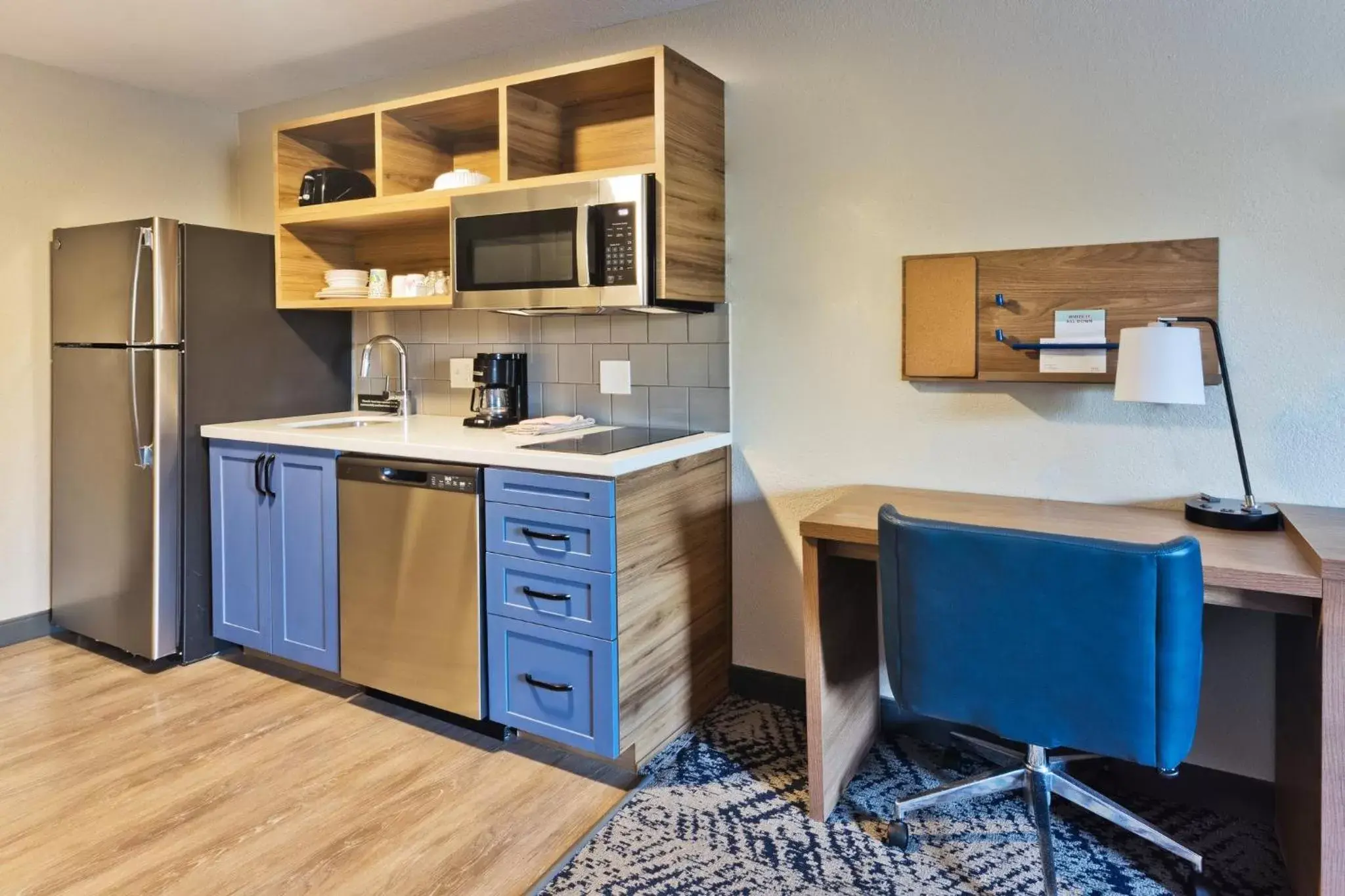 Photo of the whole room, Kitchen/Kitchenette in Candlewood Suites Eastchase Park, an IHG Hotel