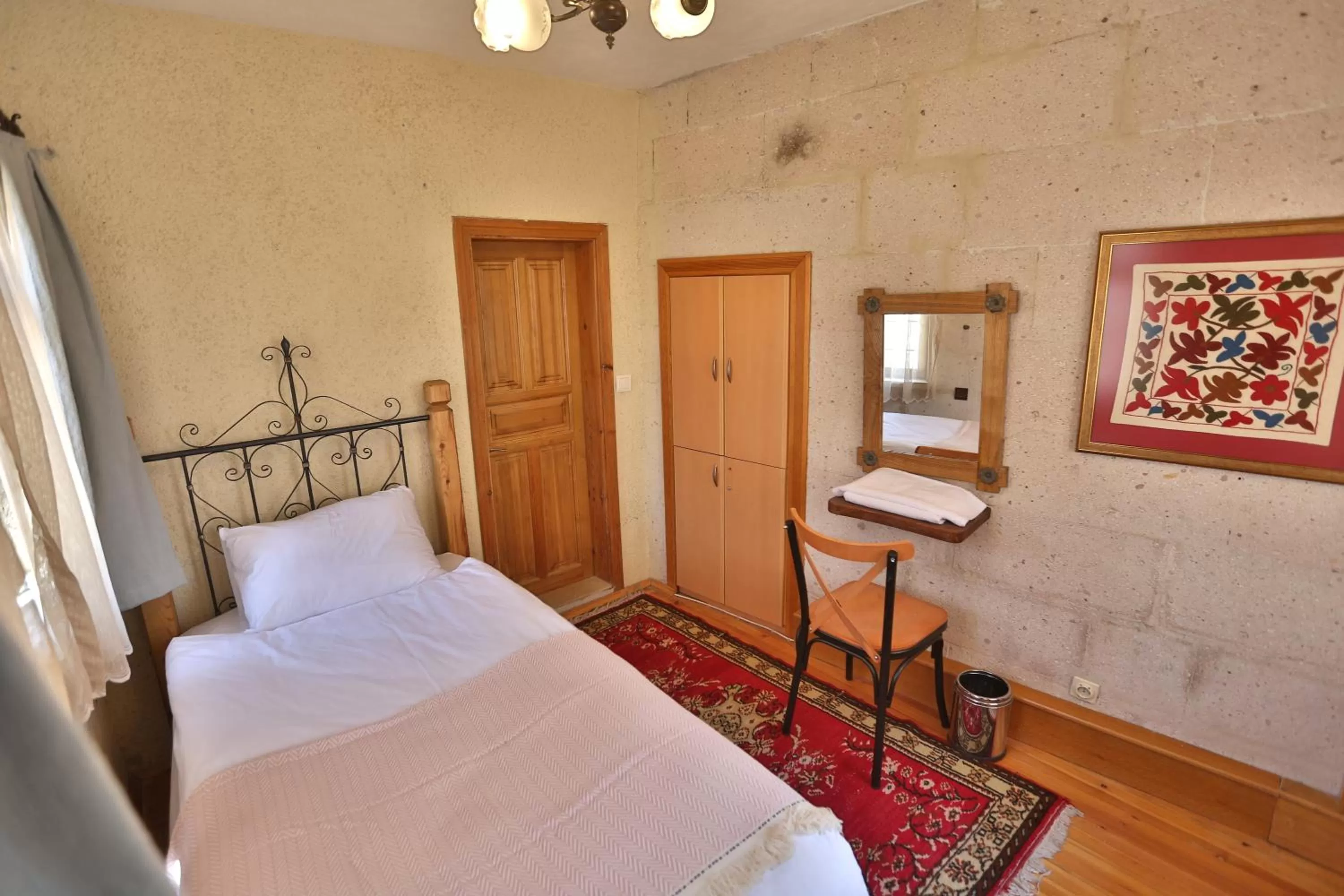 Bedroom, Bed in Kookaburra Hotel