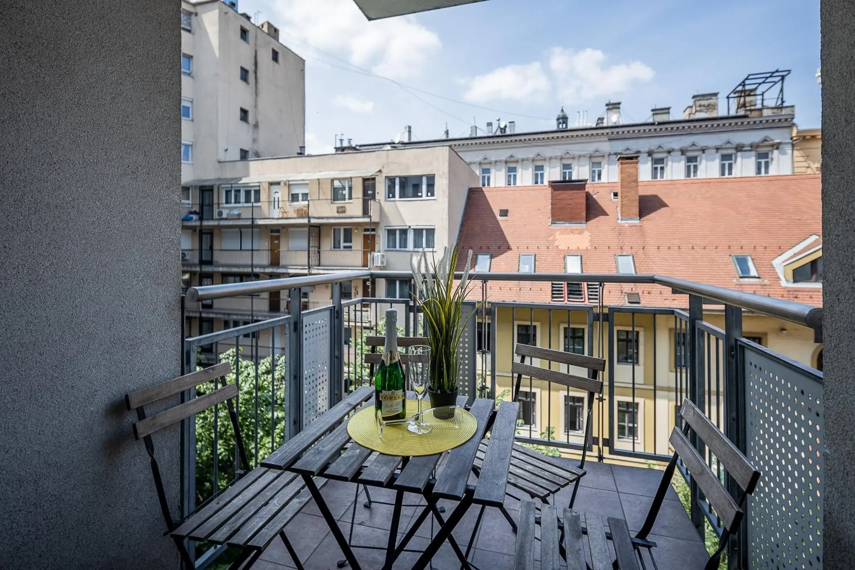 View (from property/room), Balcony/Terrace in Vagabond Downtown