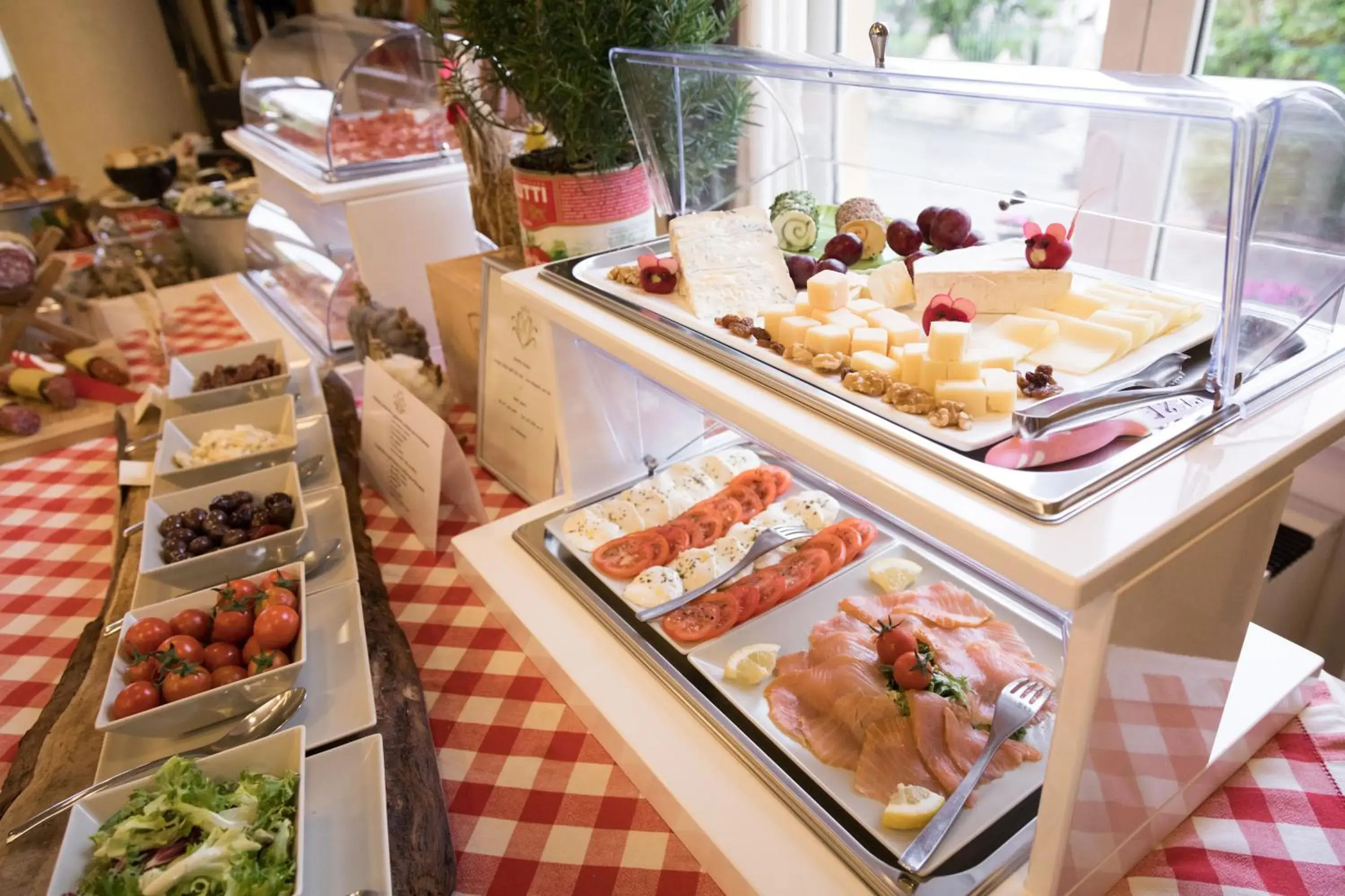 Buffet breakfast, Food in Hotel Villa Tiziana