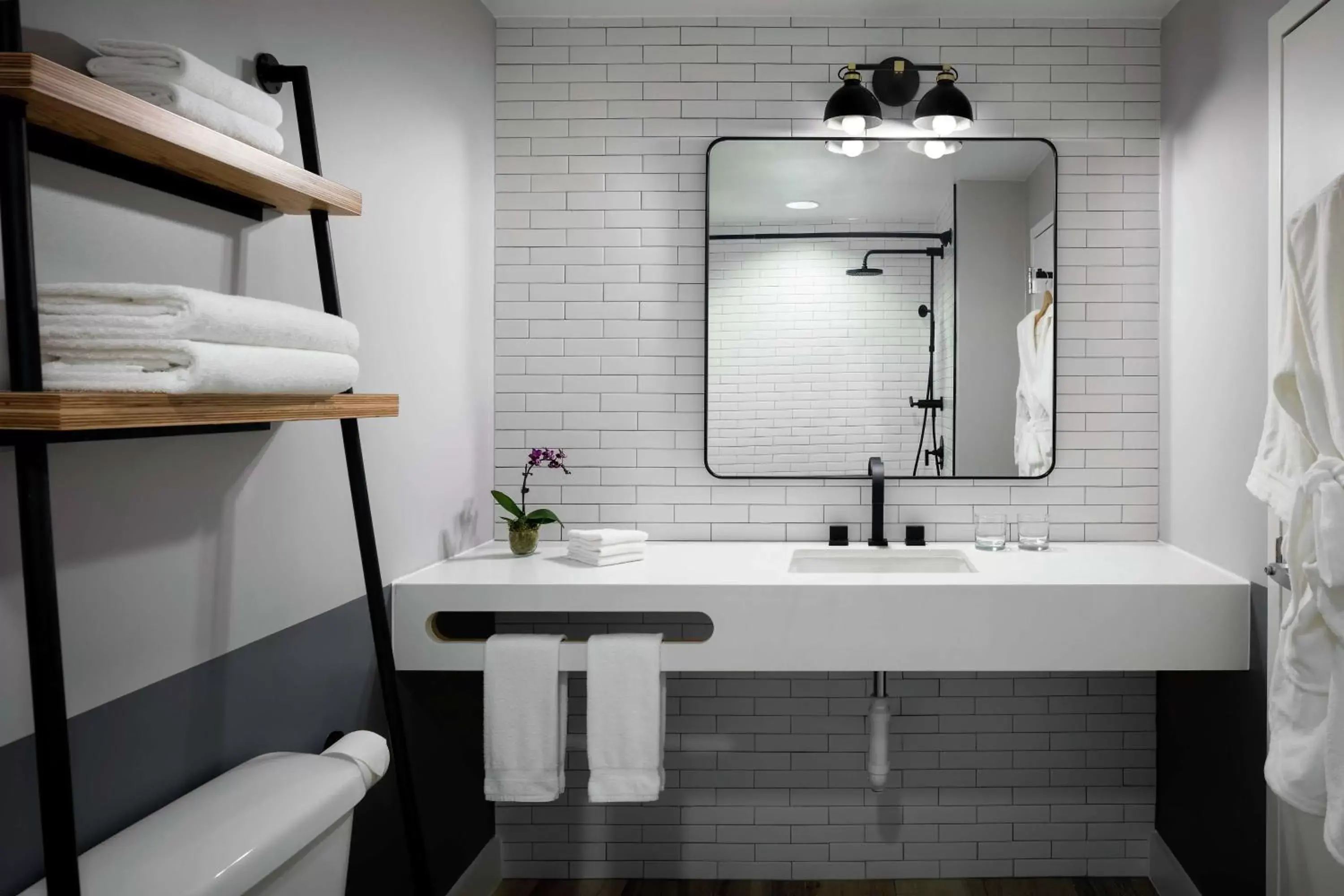 Bathroom in Freepoint Hotel Cambridge, Tapestry Collection by Hilton Bathroom in Freepoint Hotel Cambridge, Tapestry Collection by Hilton