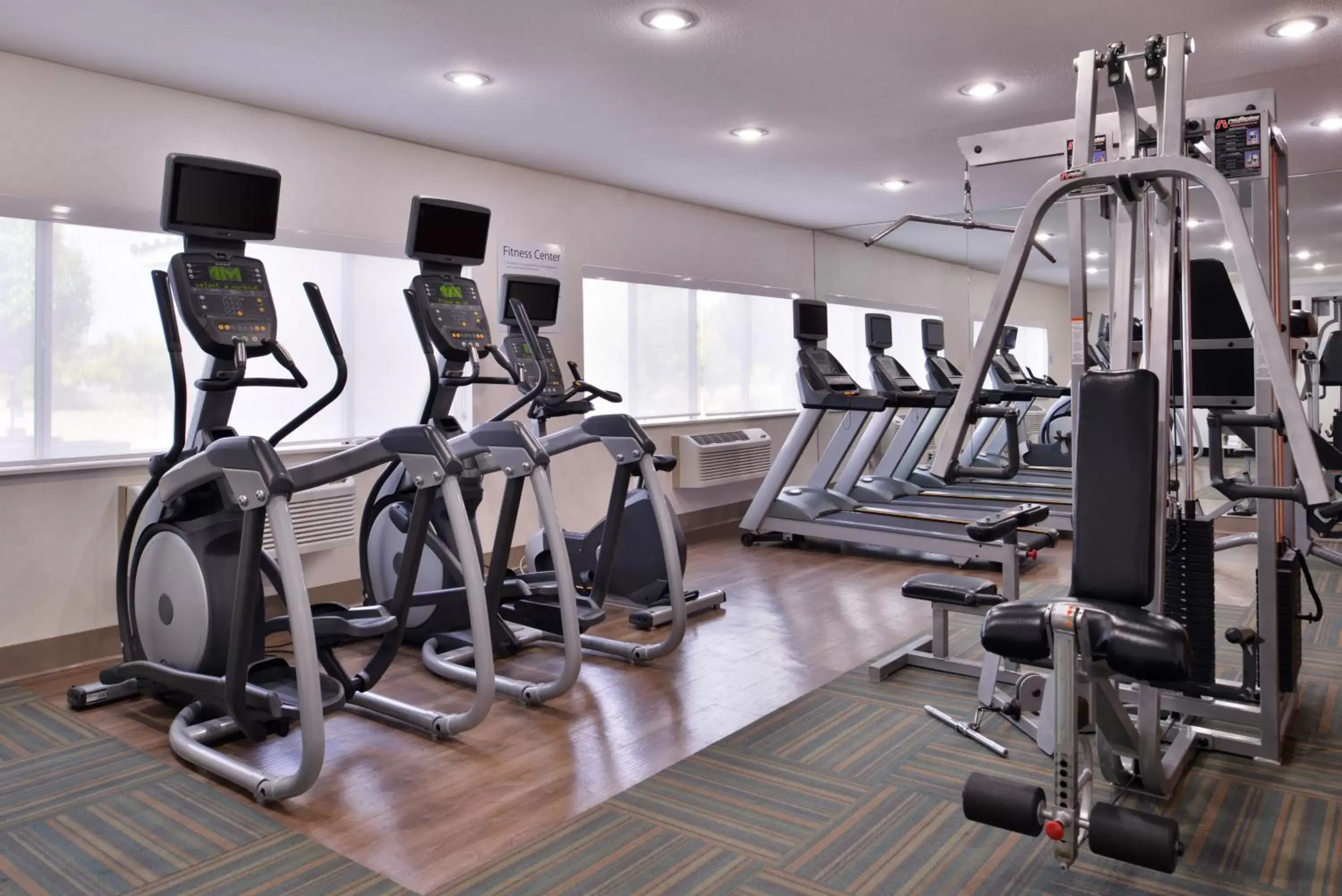 Spa and wellness centre/facilities, Fitness Center/Facilities in Holiday Inn Express Hotel & Suites Farmington, an IHG Hotel