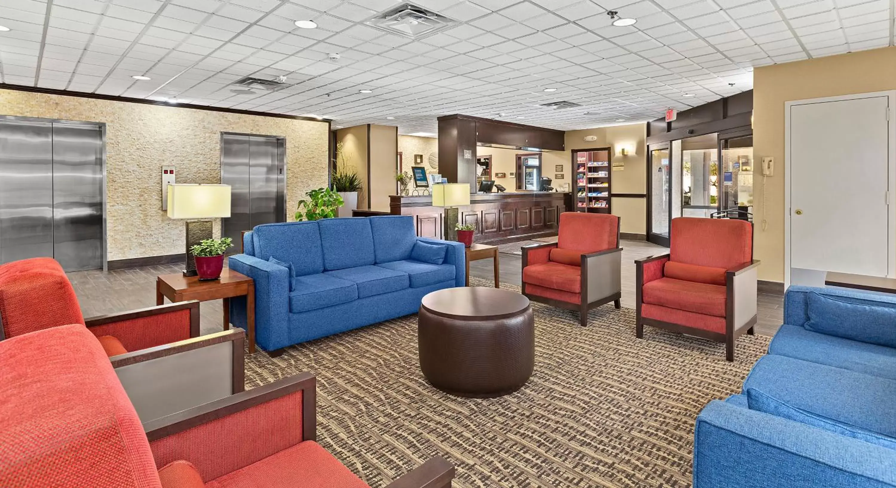 Lobby or reception in Comfort Inn Syosset-Long Island