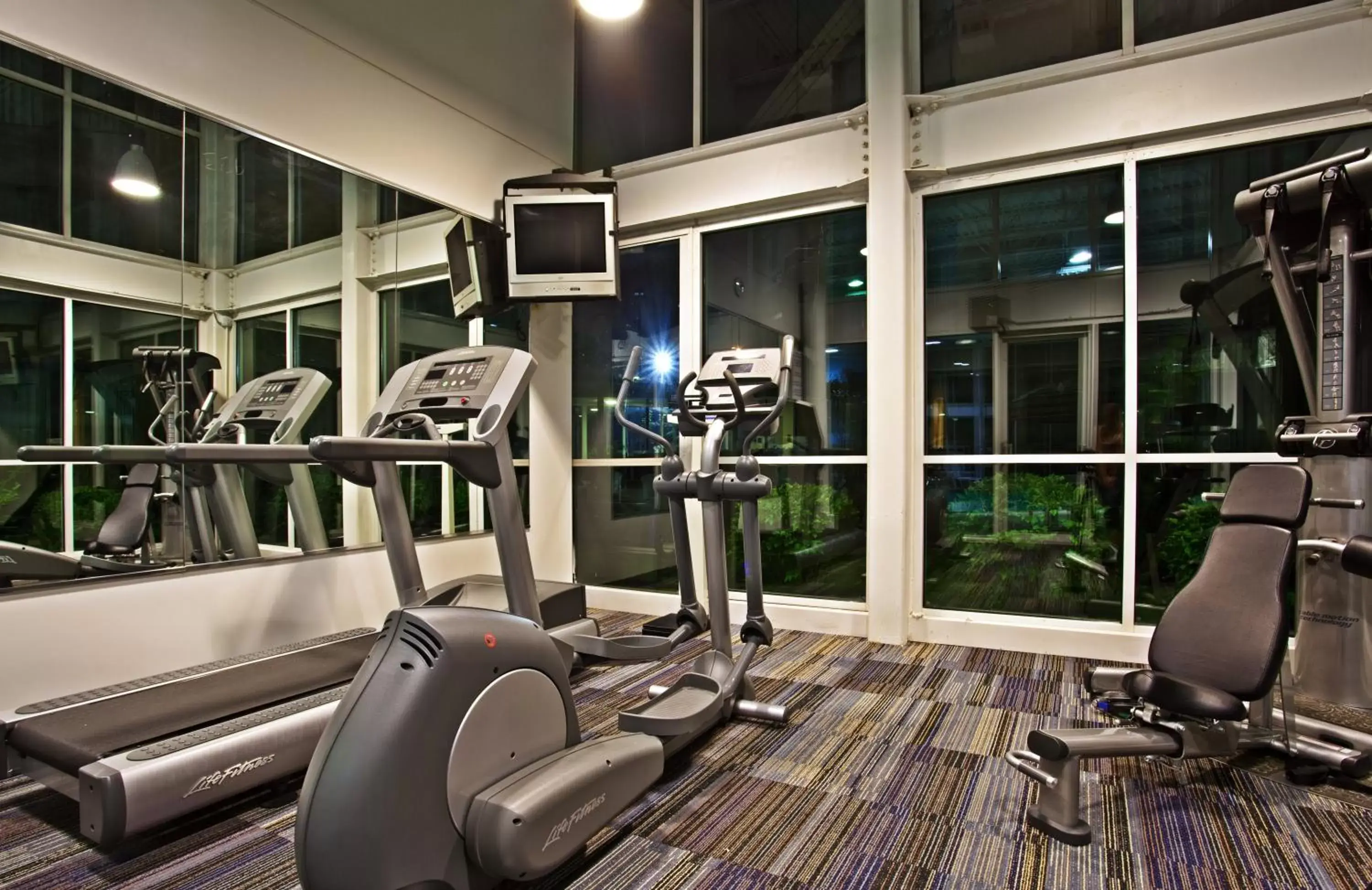 Fitness centre/facilities, Fitness Center/Facilities in Holiday Inn Chicago - Elk Grove, an IHG Hotel
