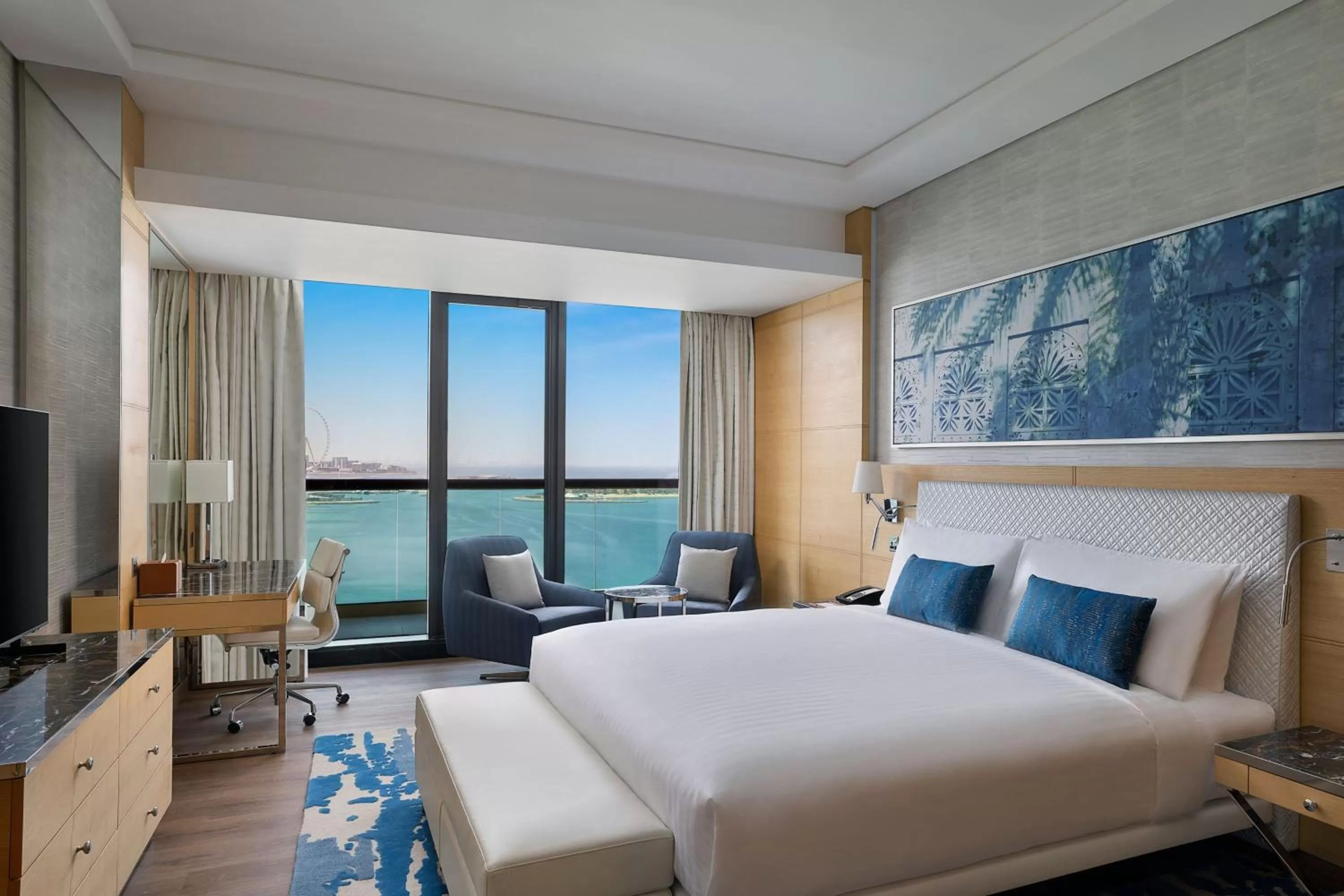 Photo of the whole room, Bed in Marriott Resort Palm Jumeirah, Dubai