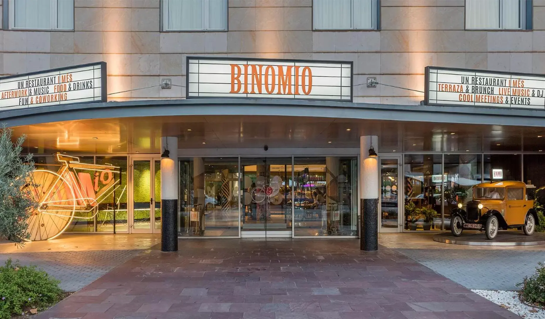 Facade/entrance in Novotel Barcelona Cornellà