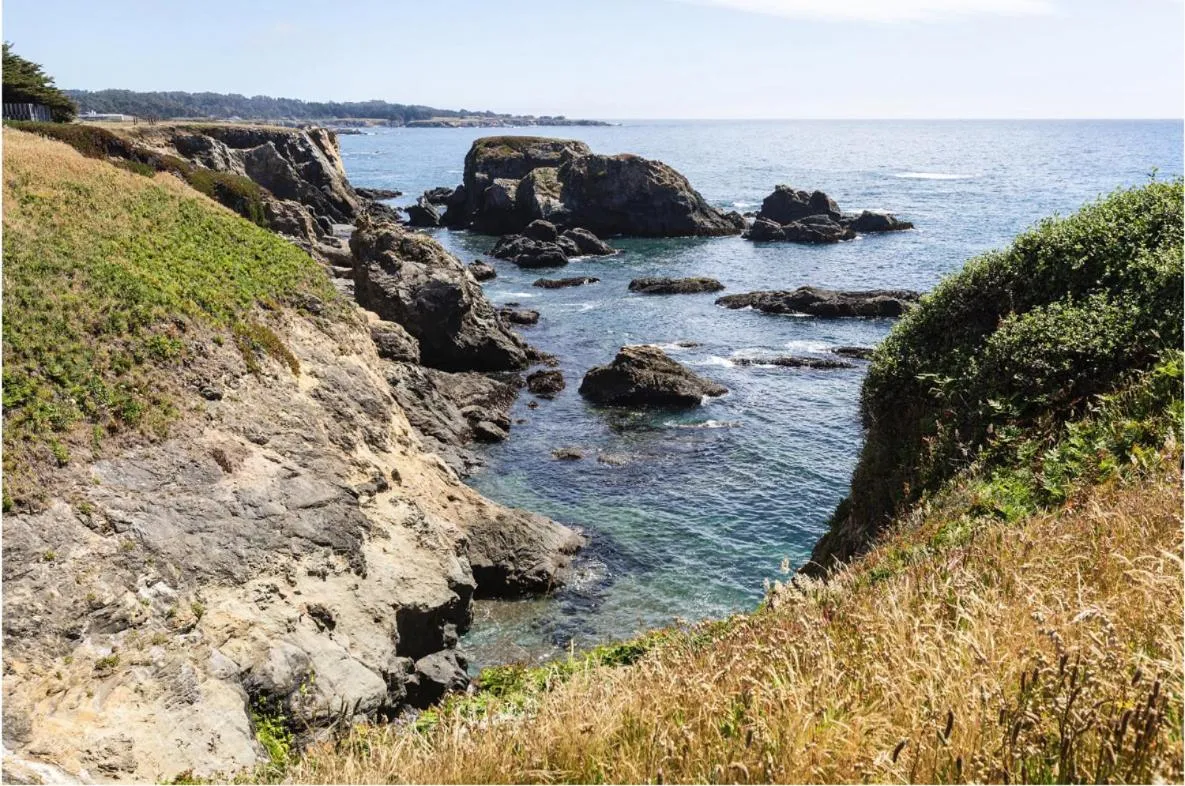 Emerald Dolphin Inn & Mini Golf