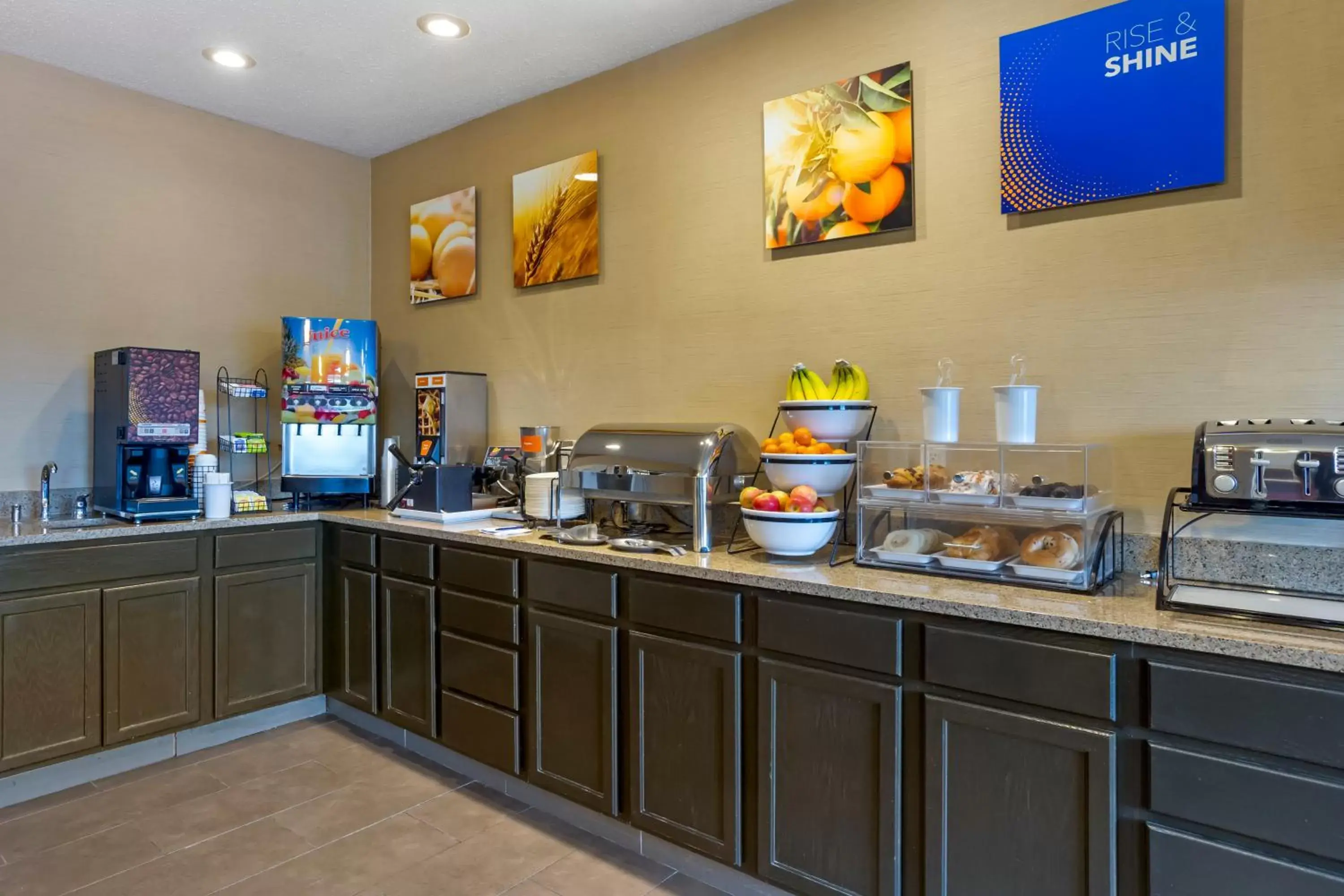 Buffet breakfast in Comfort Inn Hobart - Merrillville