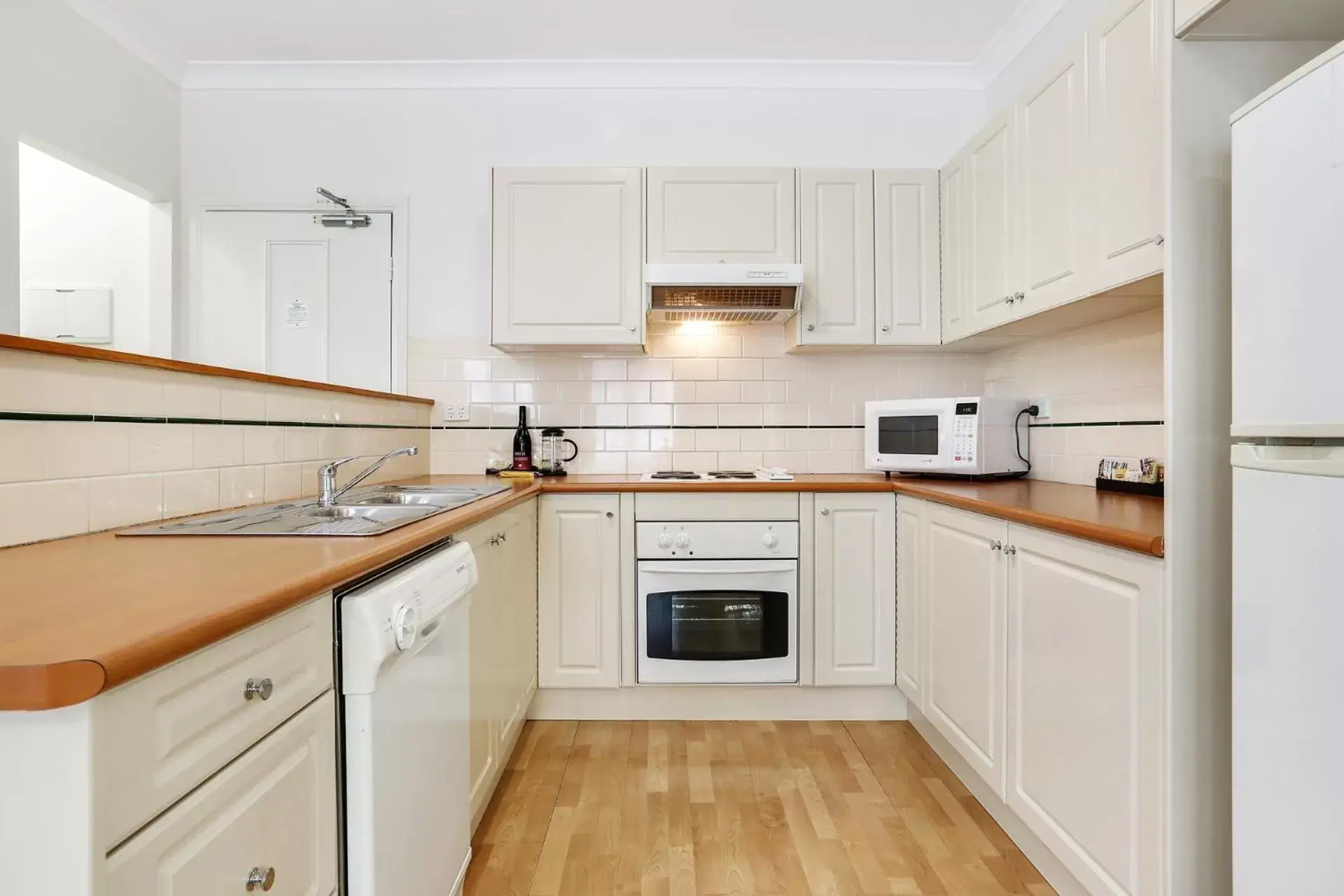 Kitchen or kitchenette, Kitchen/Kitchenette in Terralong Terrace Apartments