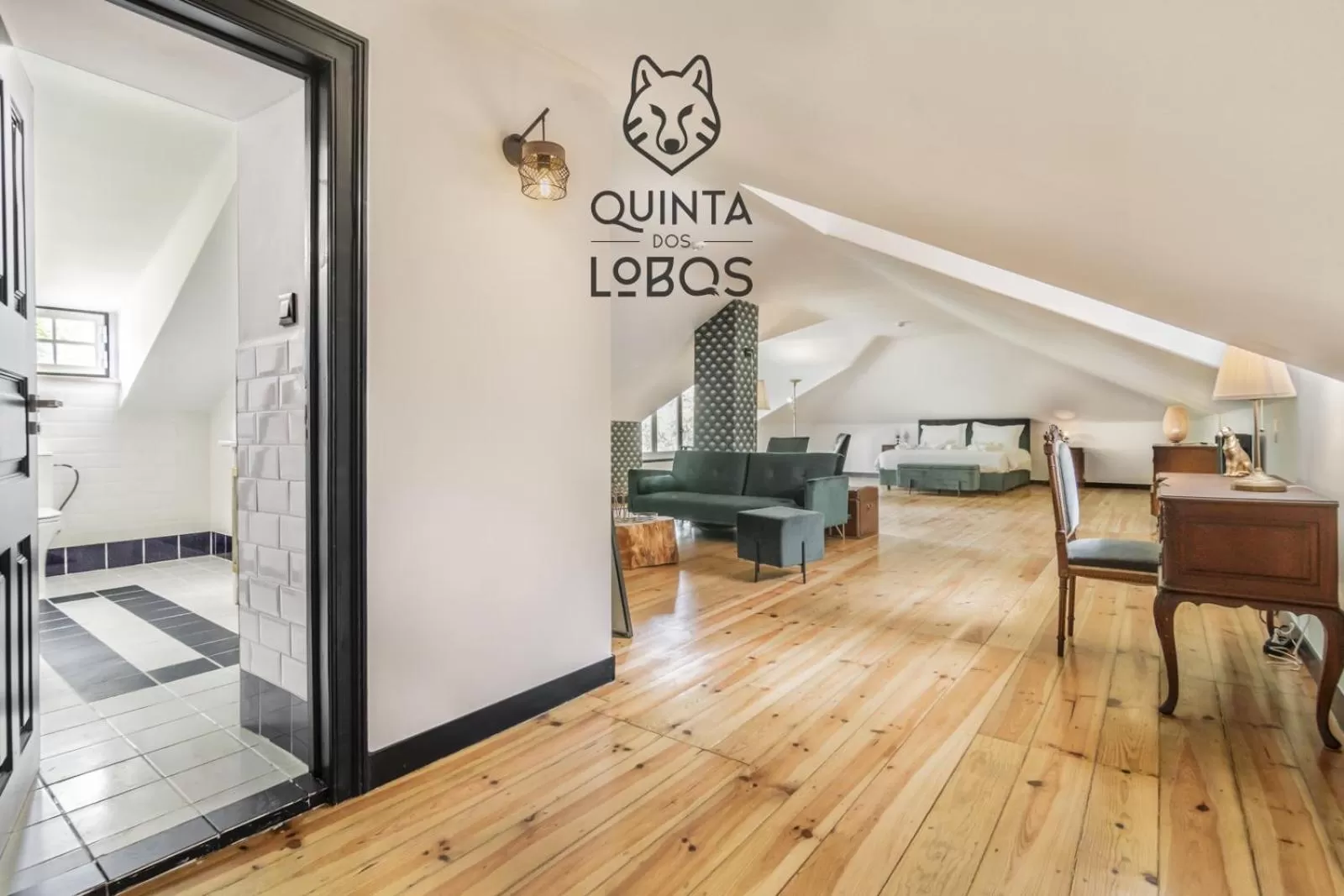 Seating area, Bed in Quinta dos Lobos Boutique Hotel - Nature Experience