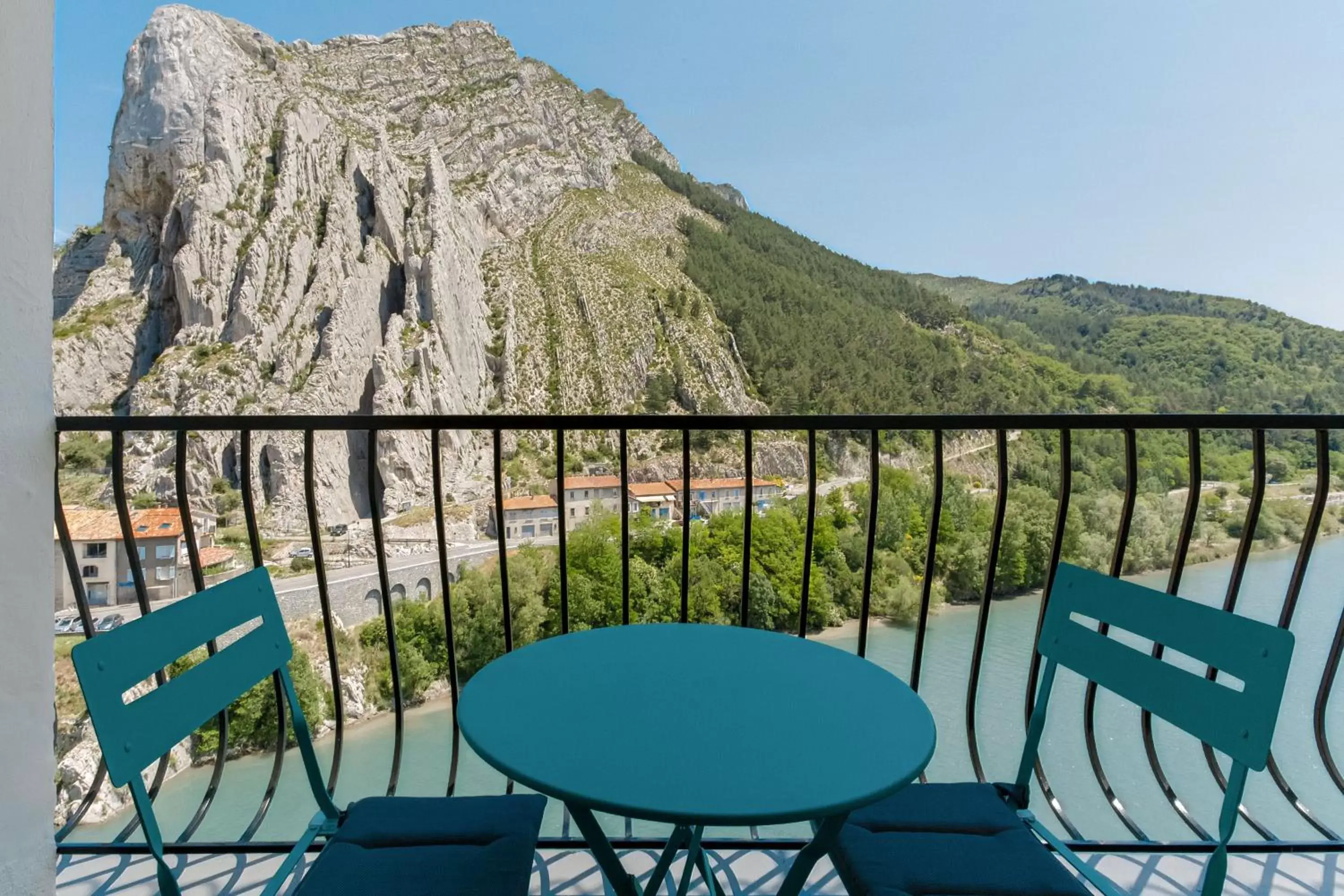 Balcony/Terrace, Mountain View in Hôtel de la Citadelle