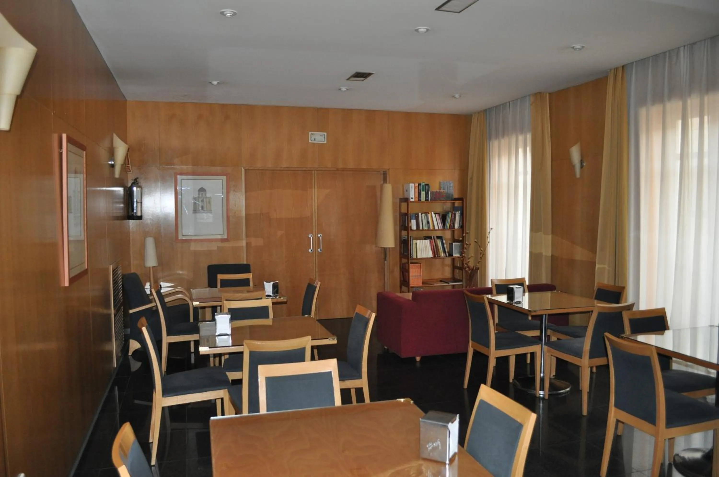 Restaurant/places to eat in Hotel España