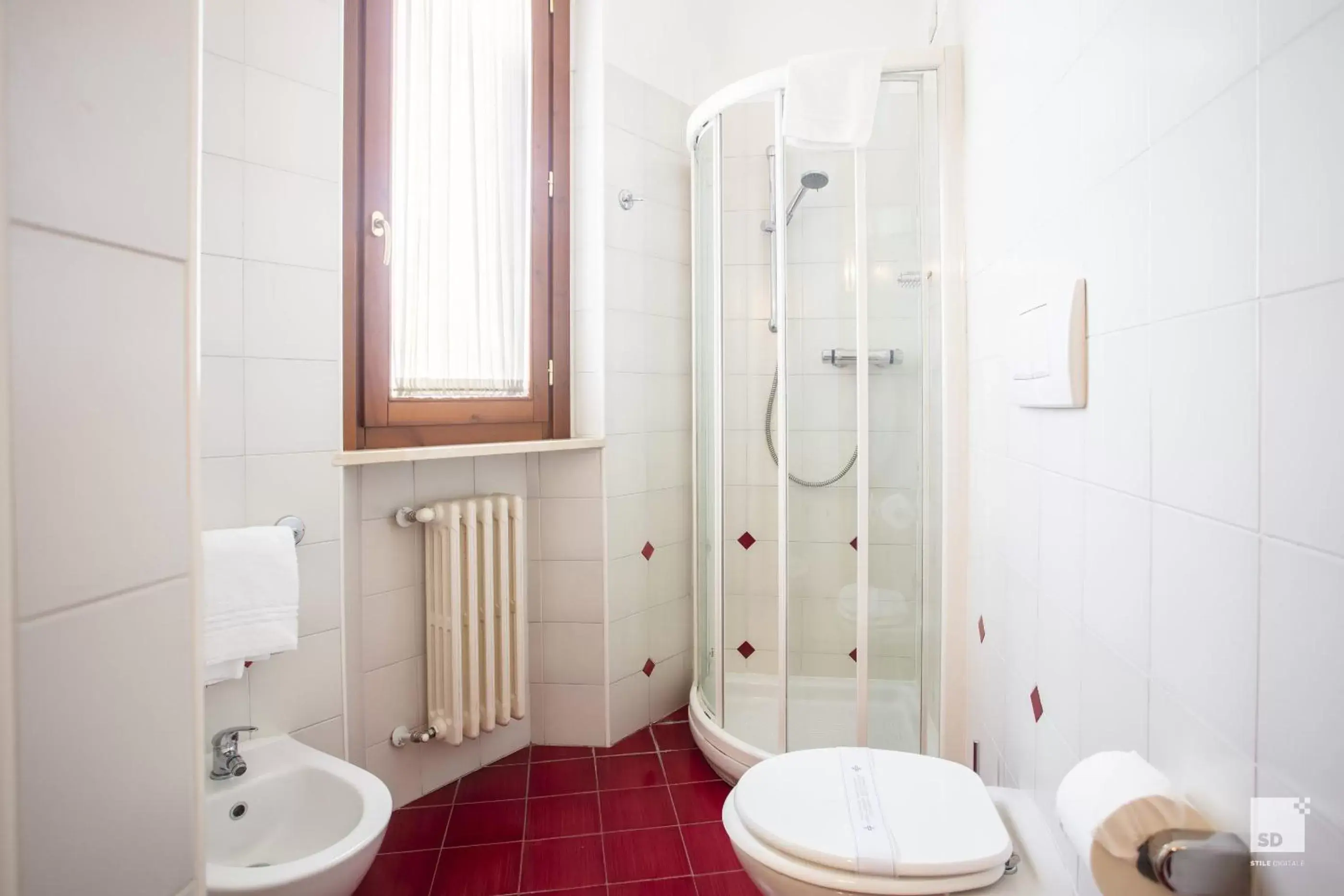Shower, Bathroom in Hotel Alessandro Della Spina