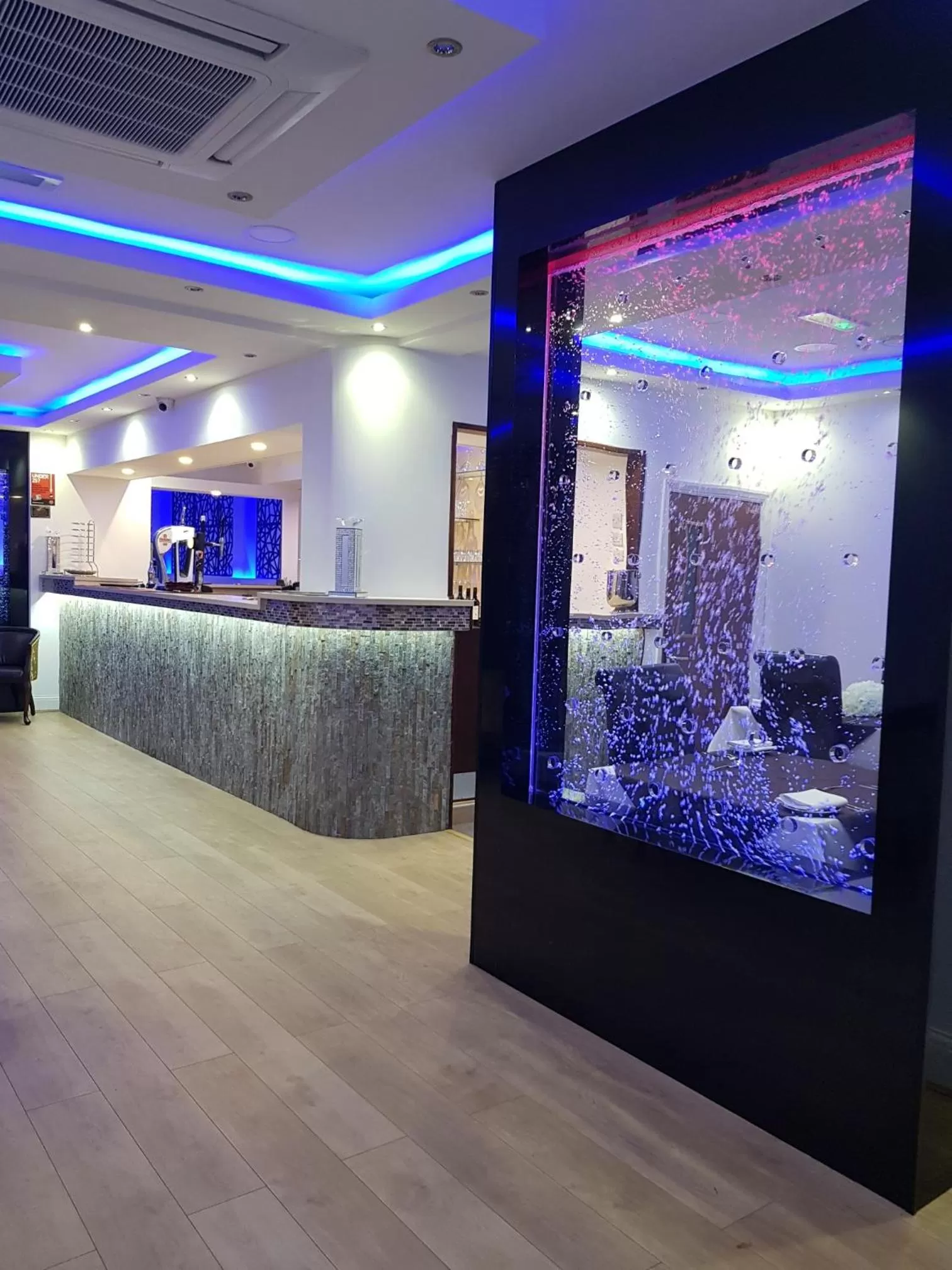 Restaurant/places to eat in The Charles Hotel