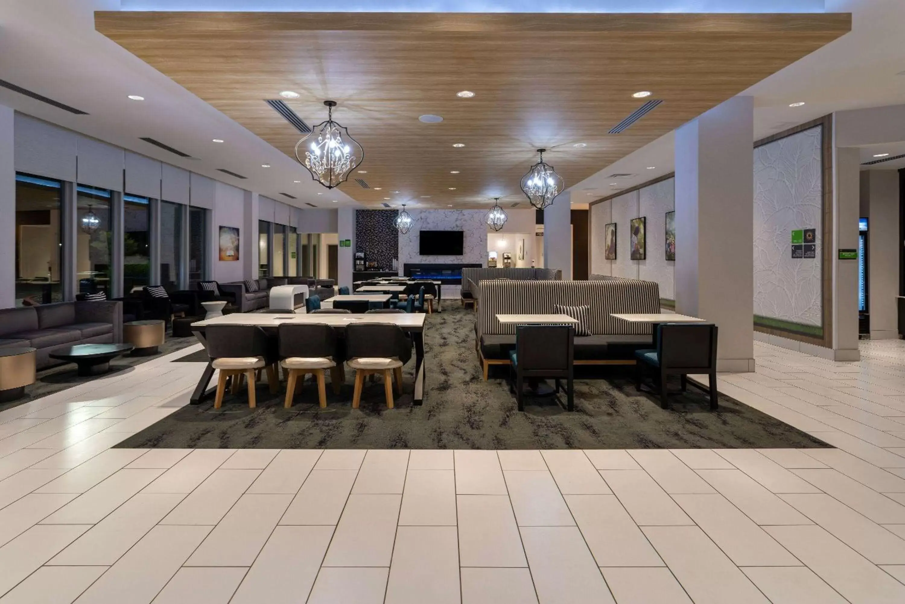 Lobby or reception in La Quinta Inn & Suites by Wyndham Maricopa Copper Sky