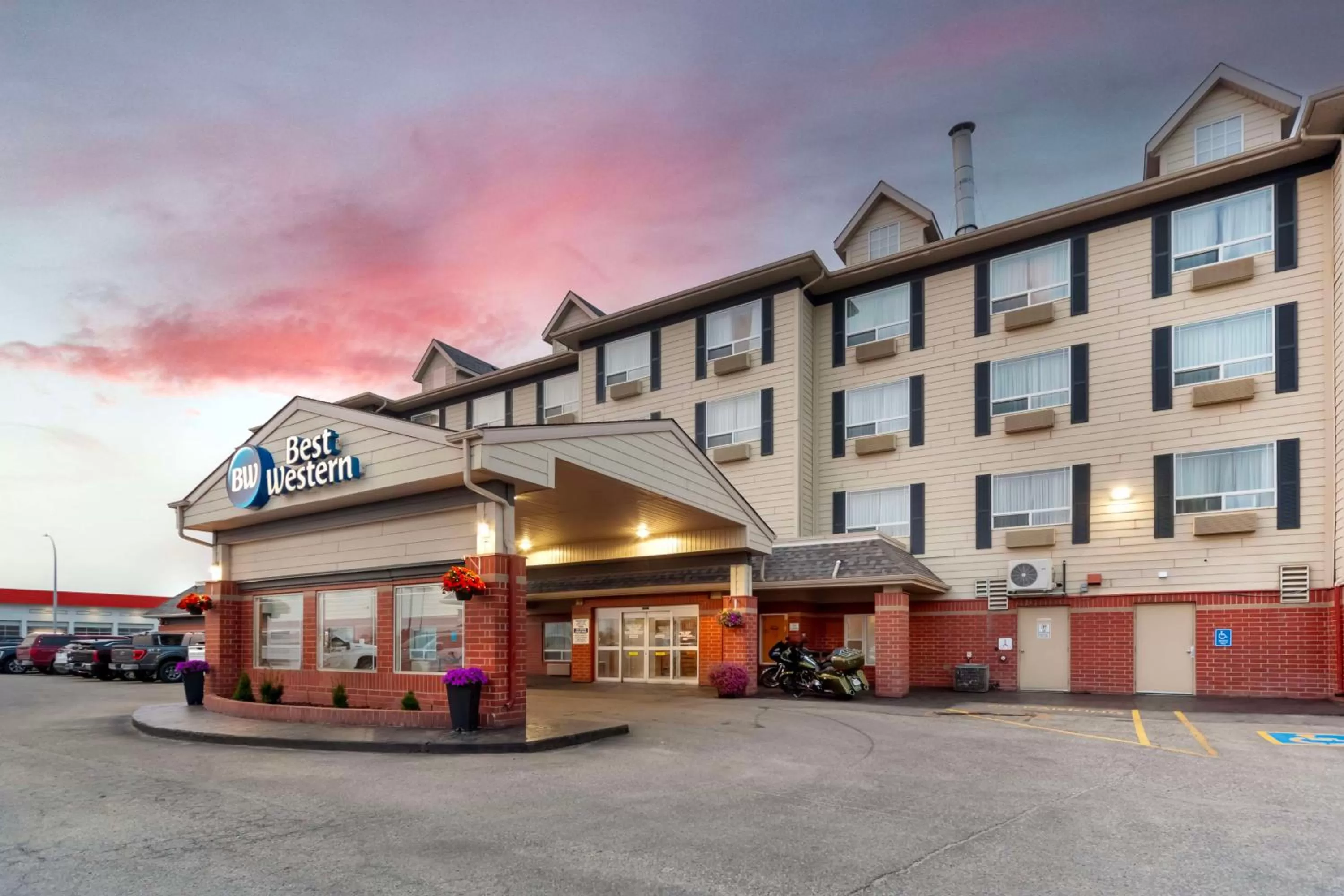 Property building in Best Western Grande Prairie
