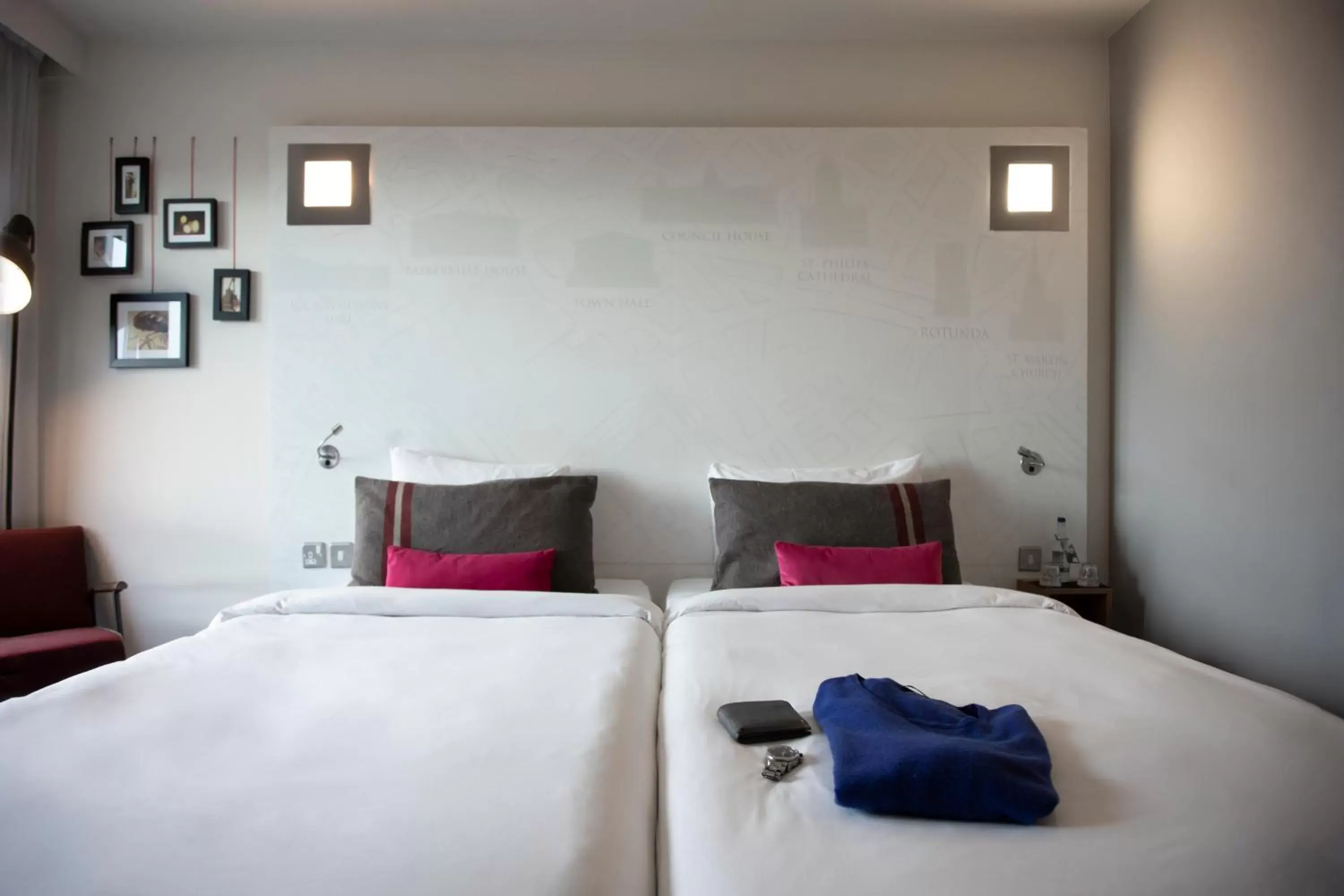 Bedroom, Bed in pentahotel Warrington