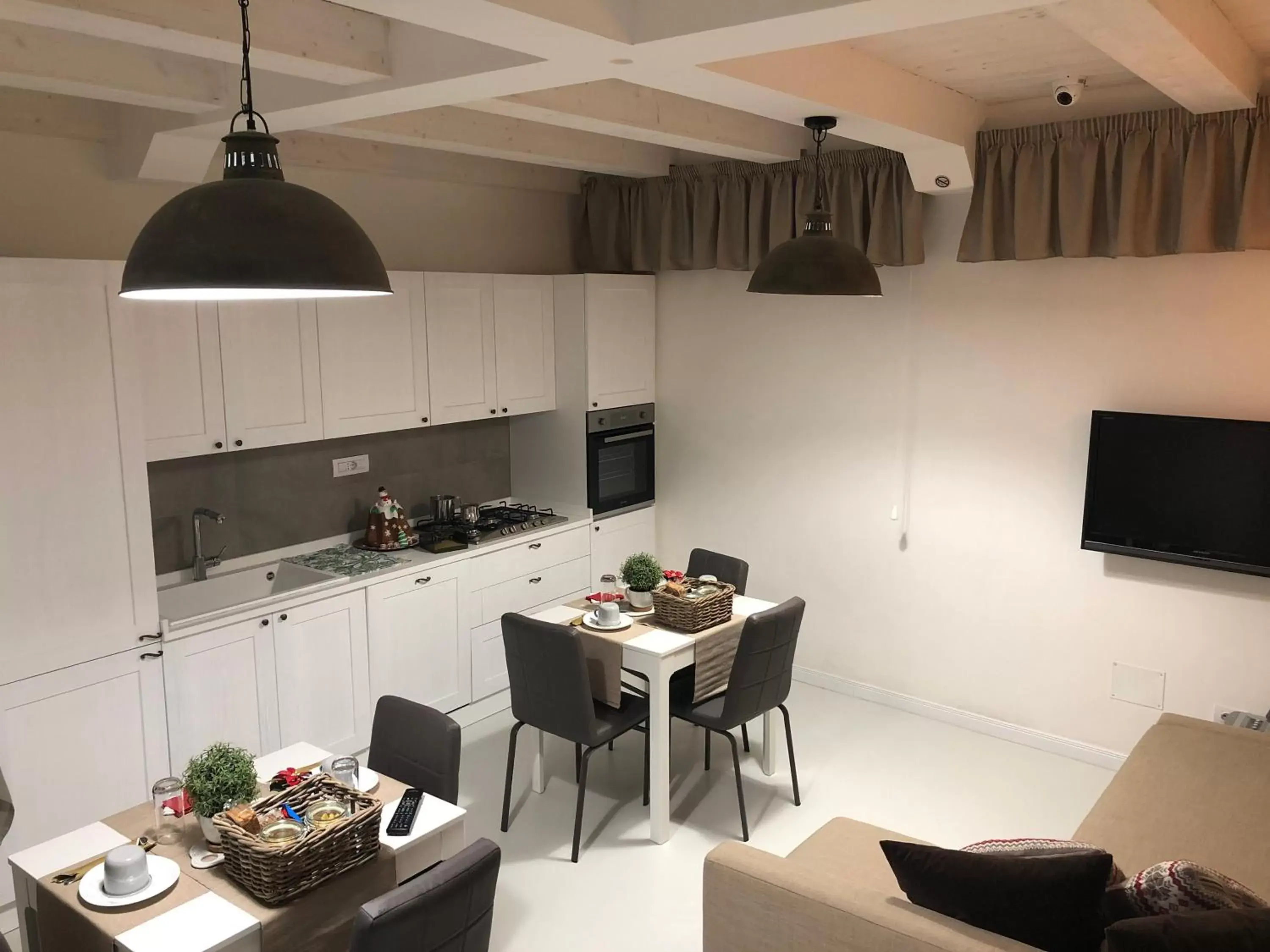 Living room, Dining Area in Edera e Camelie