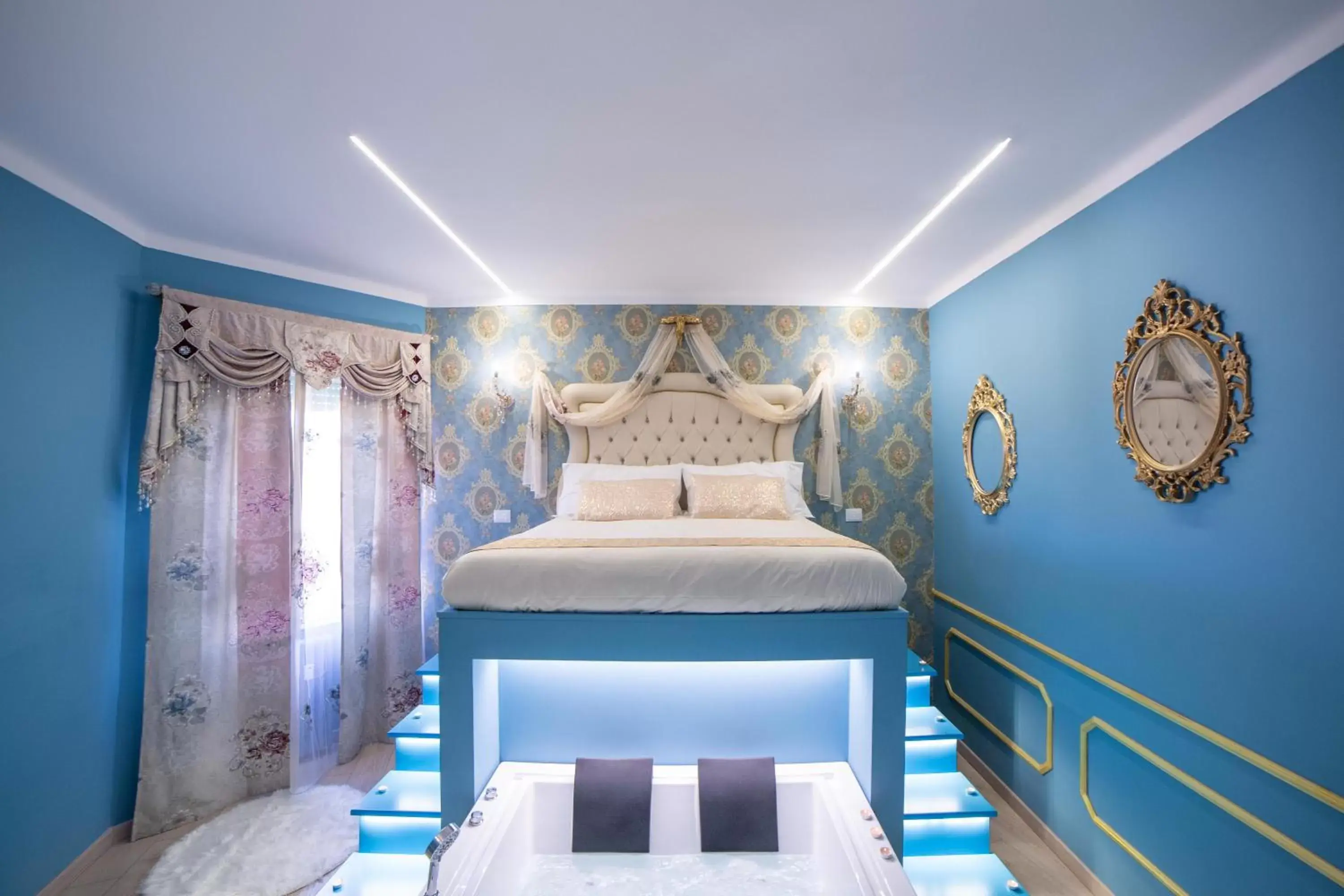 Bed in Love Suite Roma