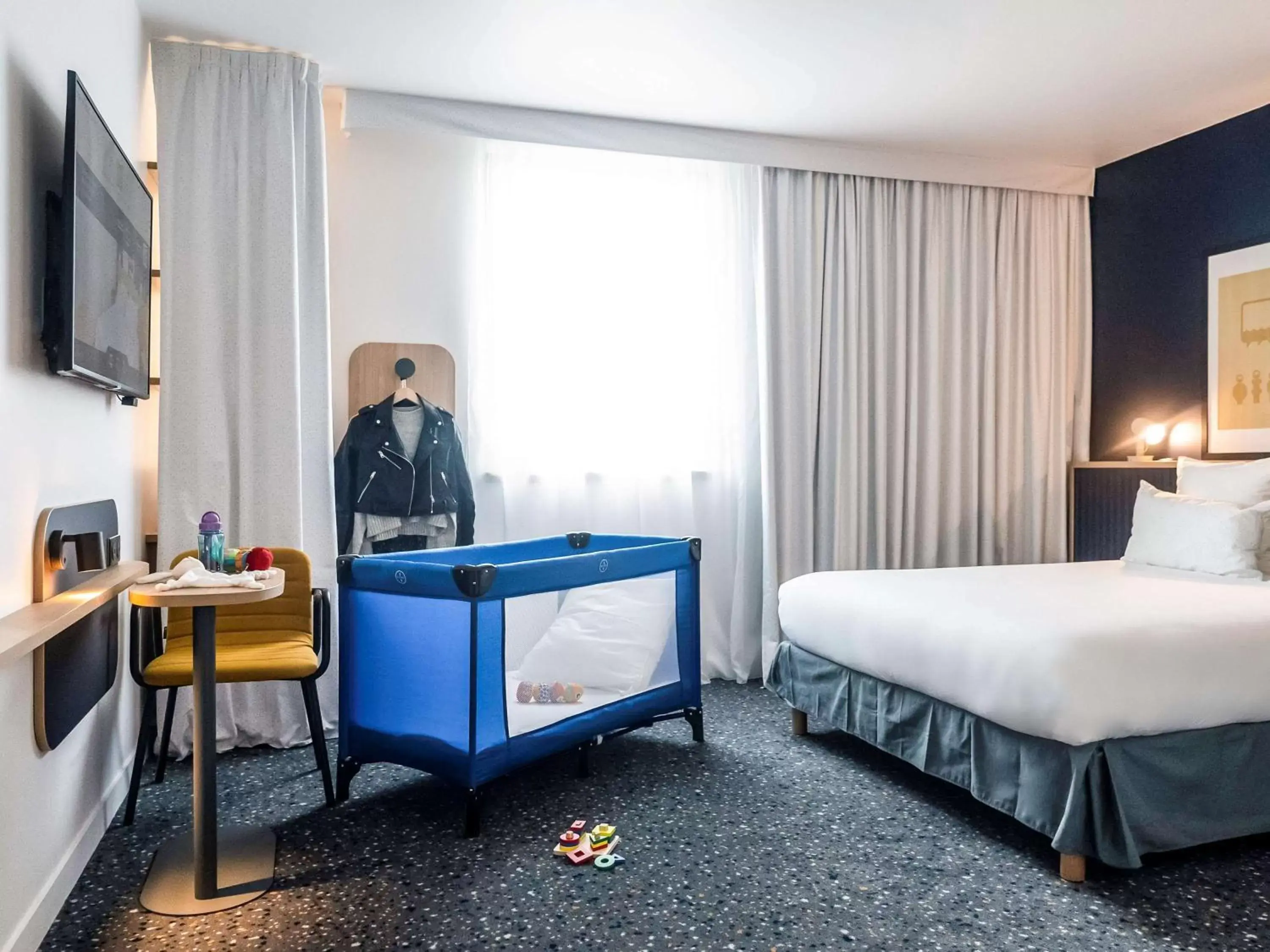 Photo of the whole room, Bed in ibis Styles Paris Romainville