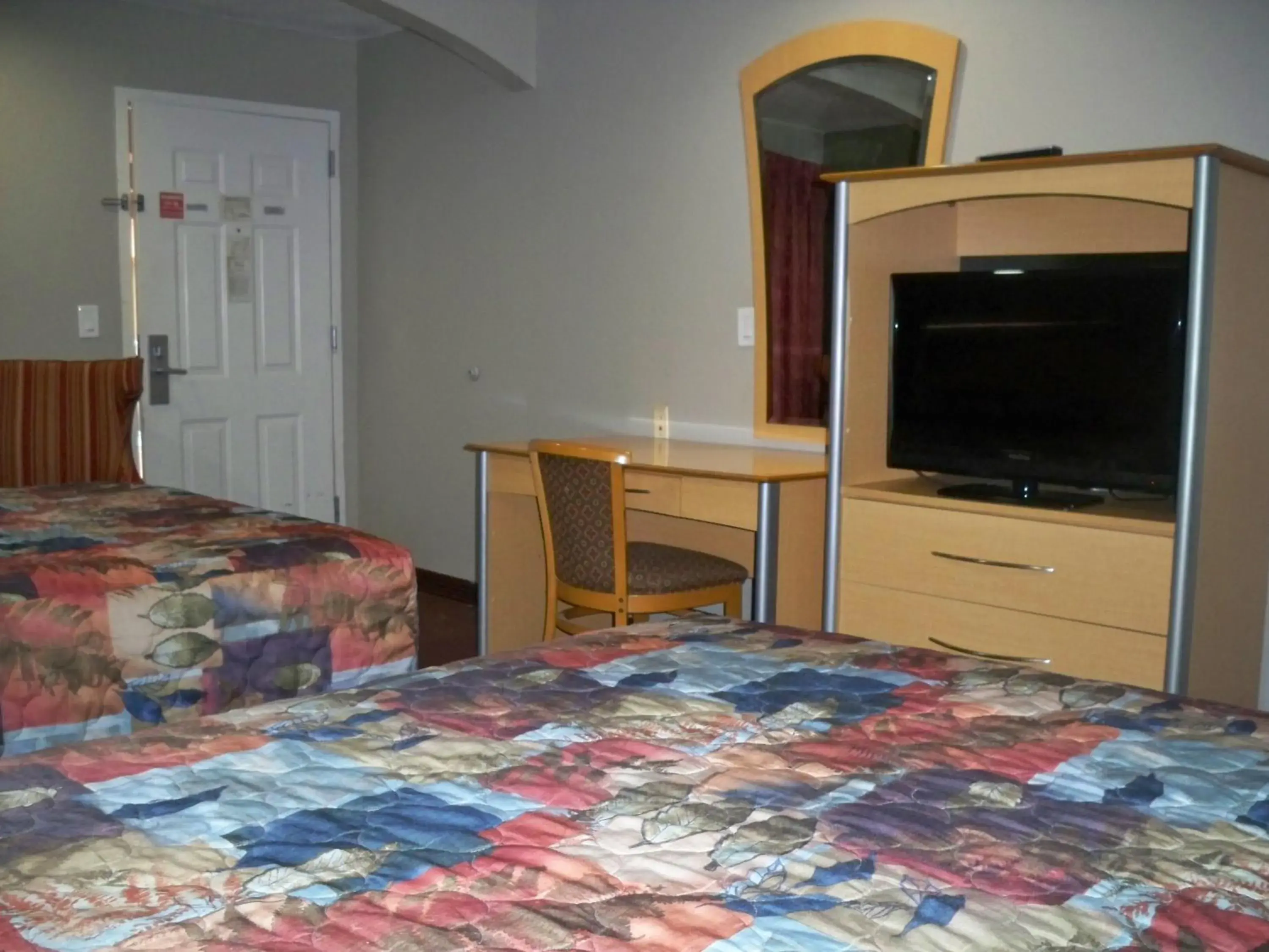 Bed in Scottish Inn and Suites Beaumont