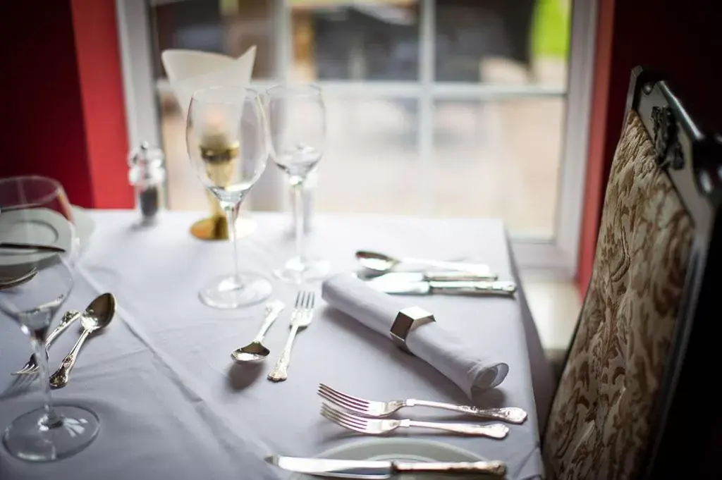 Restaurant/Places to Eat in Claverton Hotel