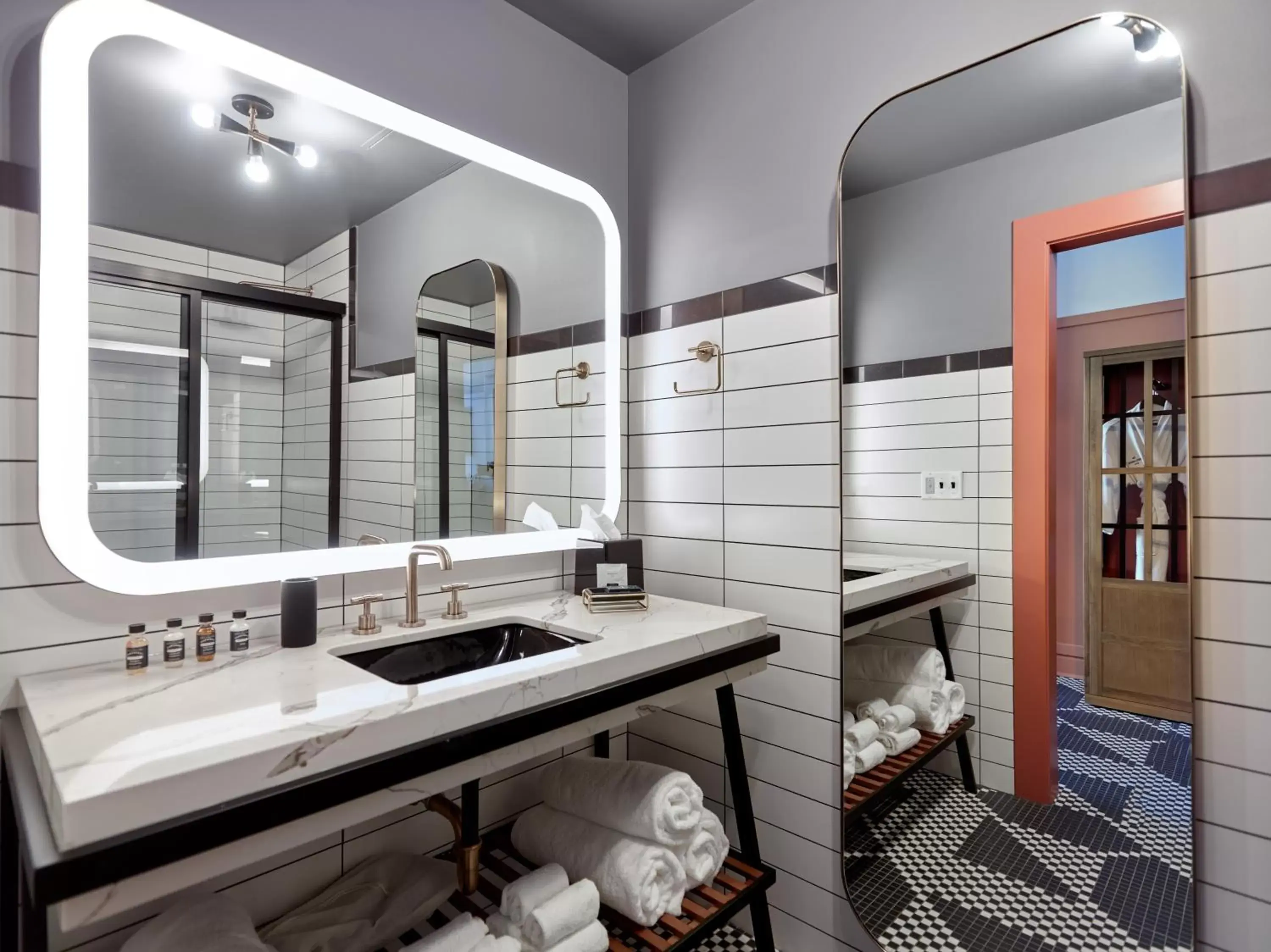 Bathroom in The Chicago Hotel Collection Wrigleyville