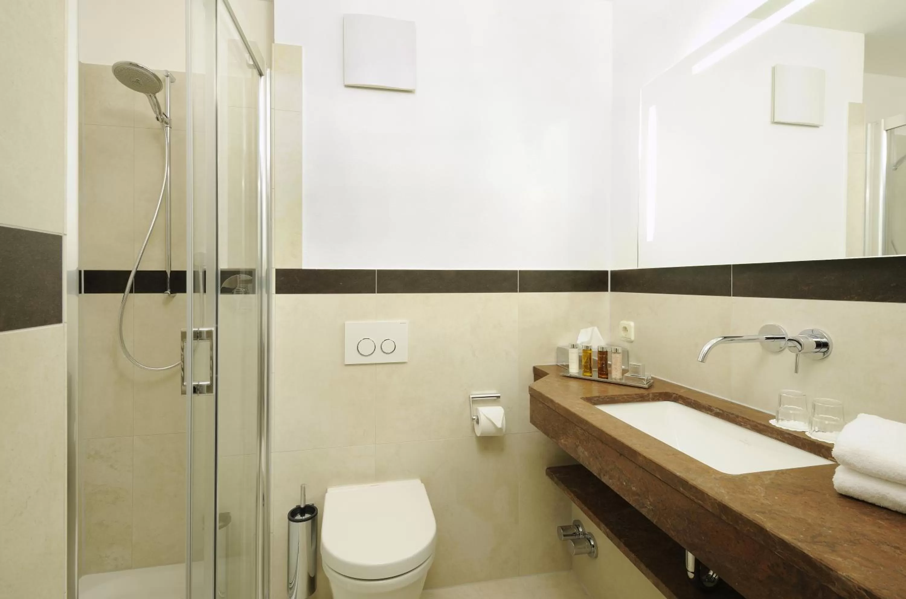 Shower in Hotel Gut Ising