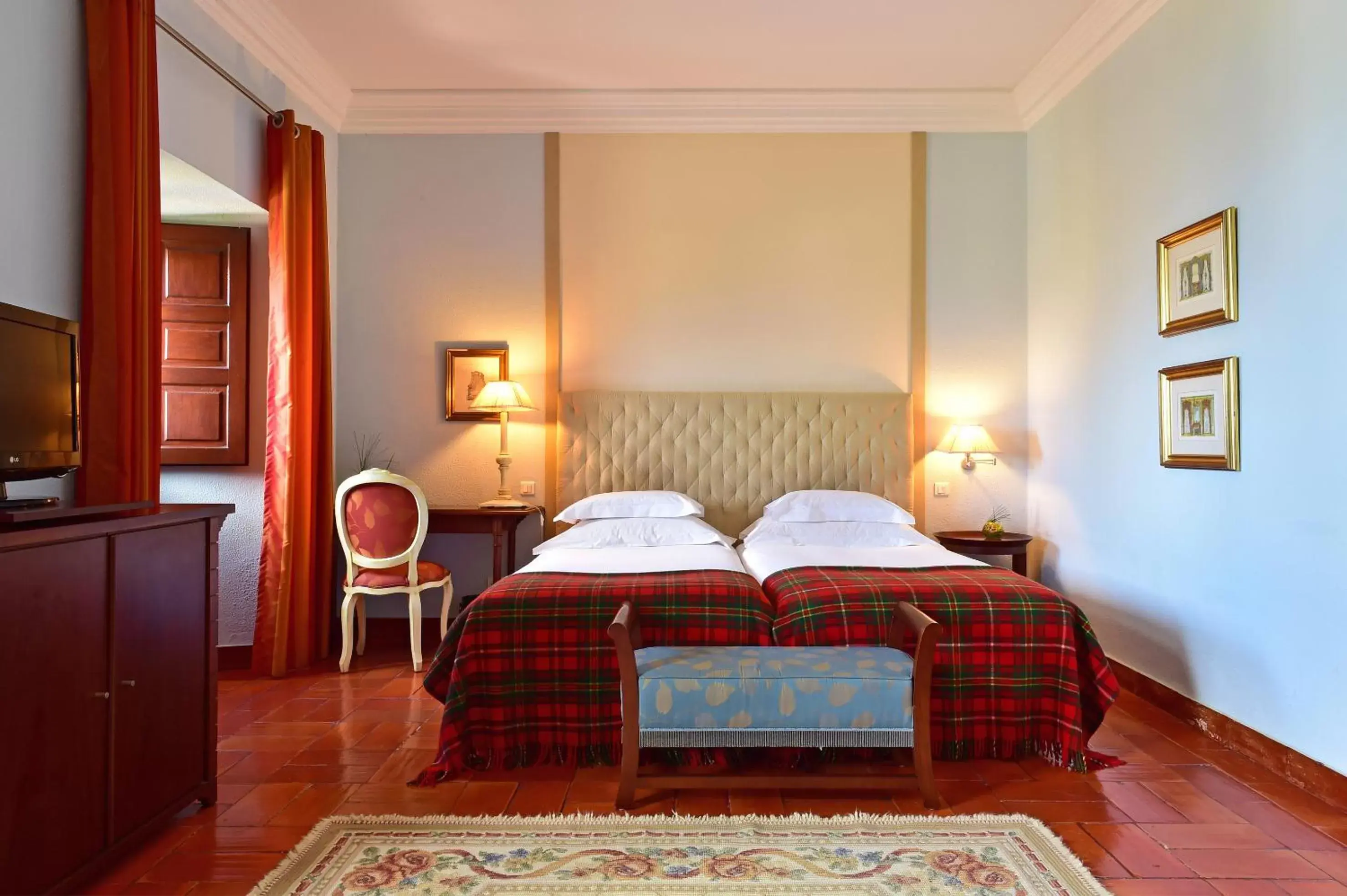 Photo of the whole room, Bed in Pousada Castelo de Palmela