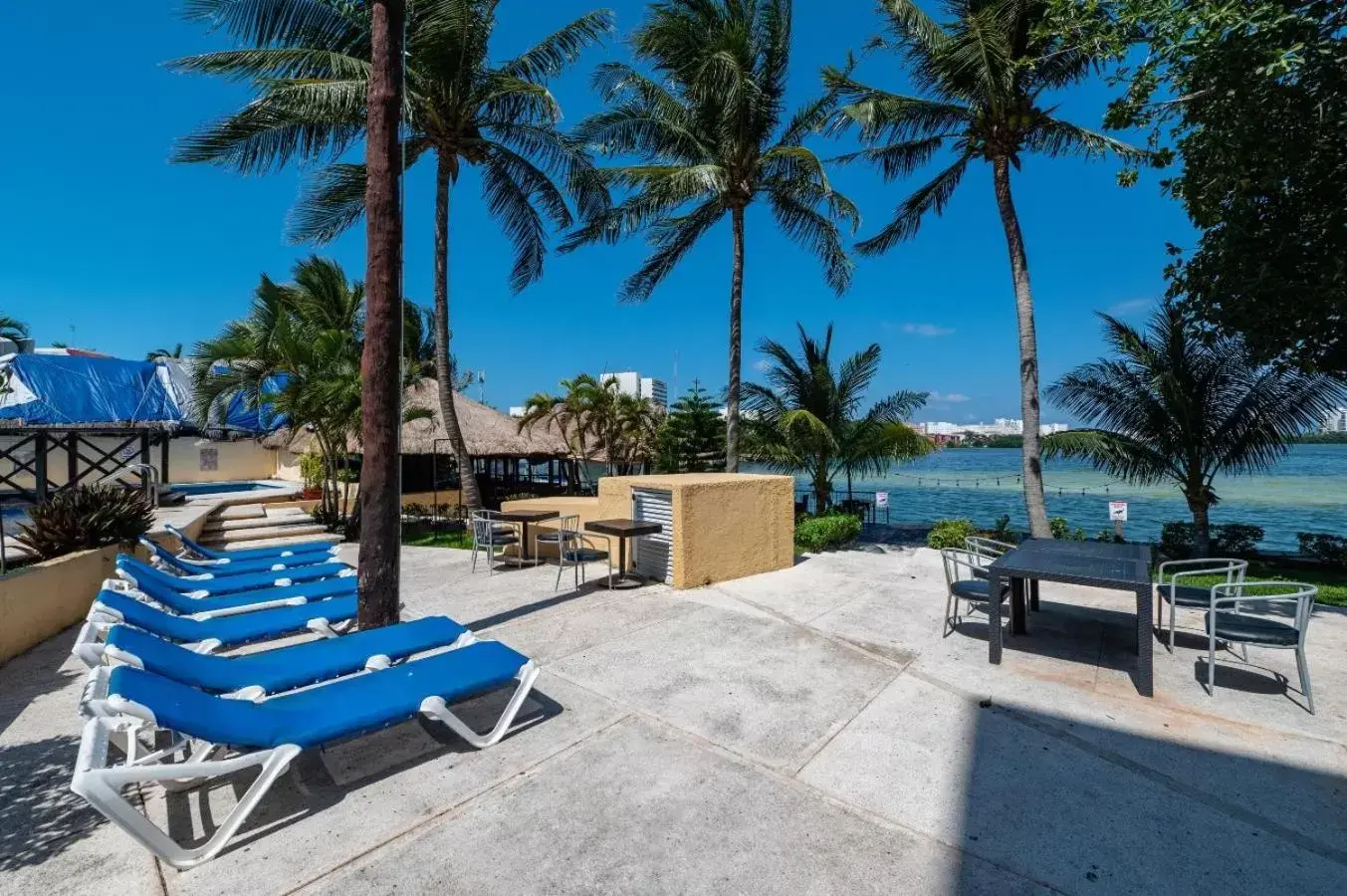 Patio in Hotel Imperial Laguna Faranda Cancún