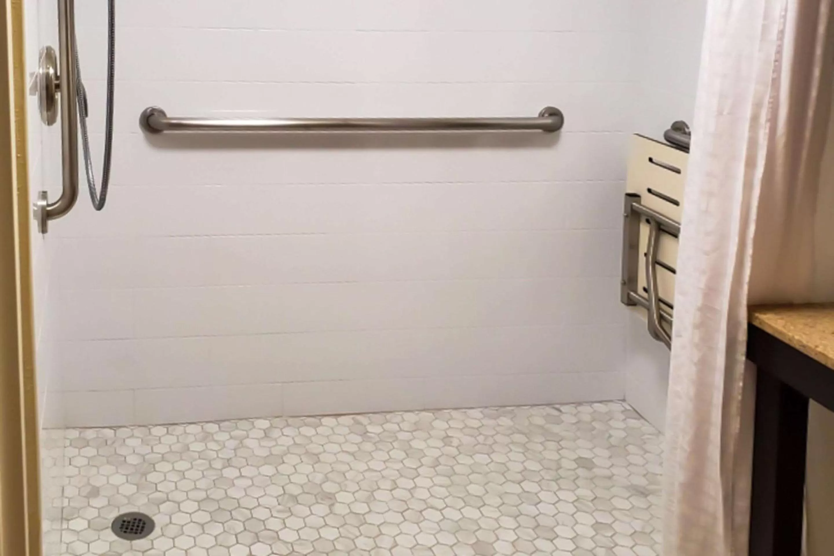 Photo of the whole room in Comfort Inn Oxon Hill