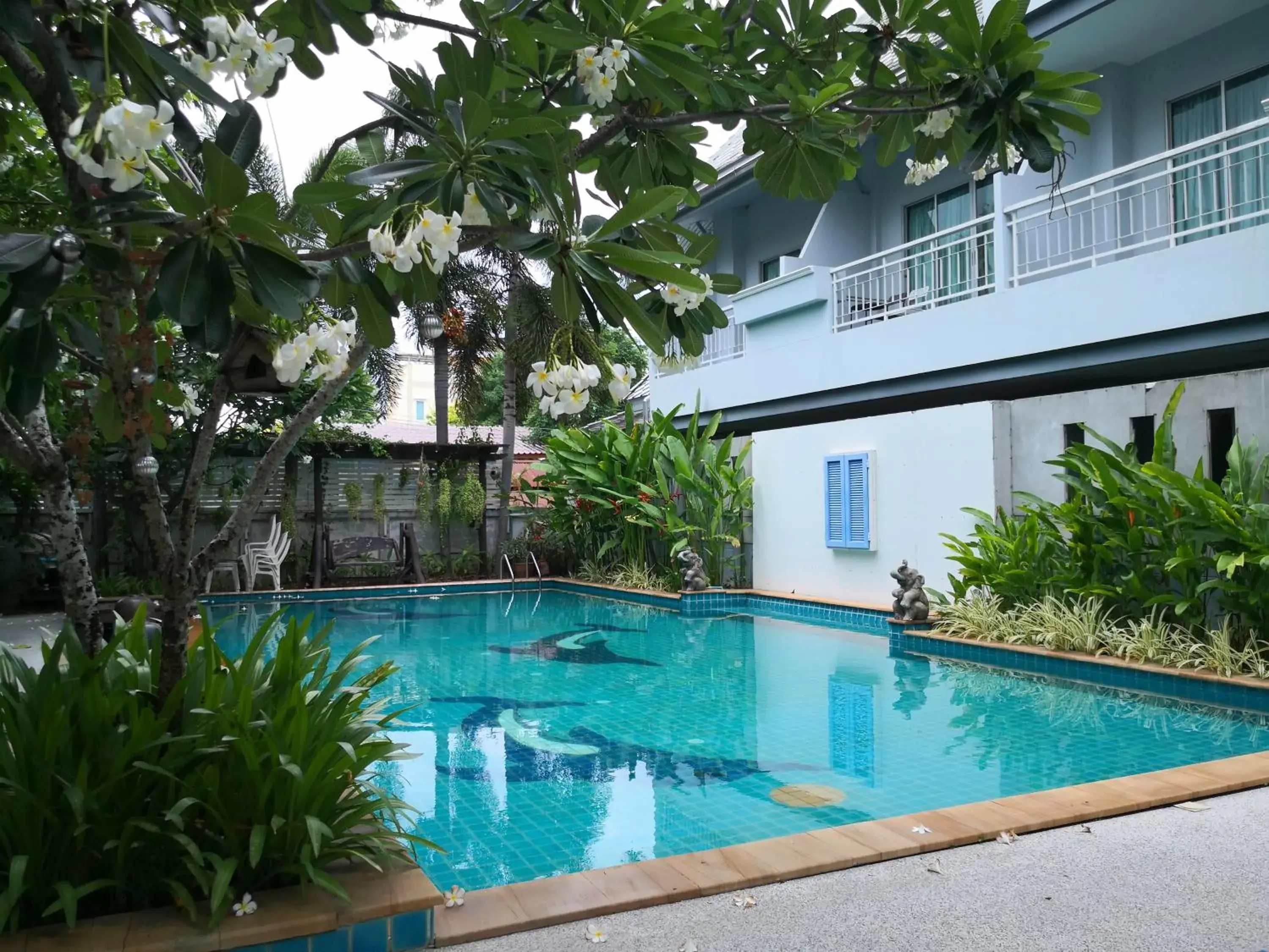 Swimming Pool in Baan Suksiri Hotel (SHA Extra Plus)