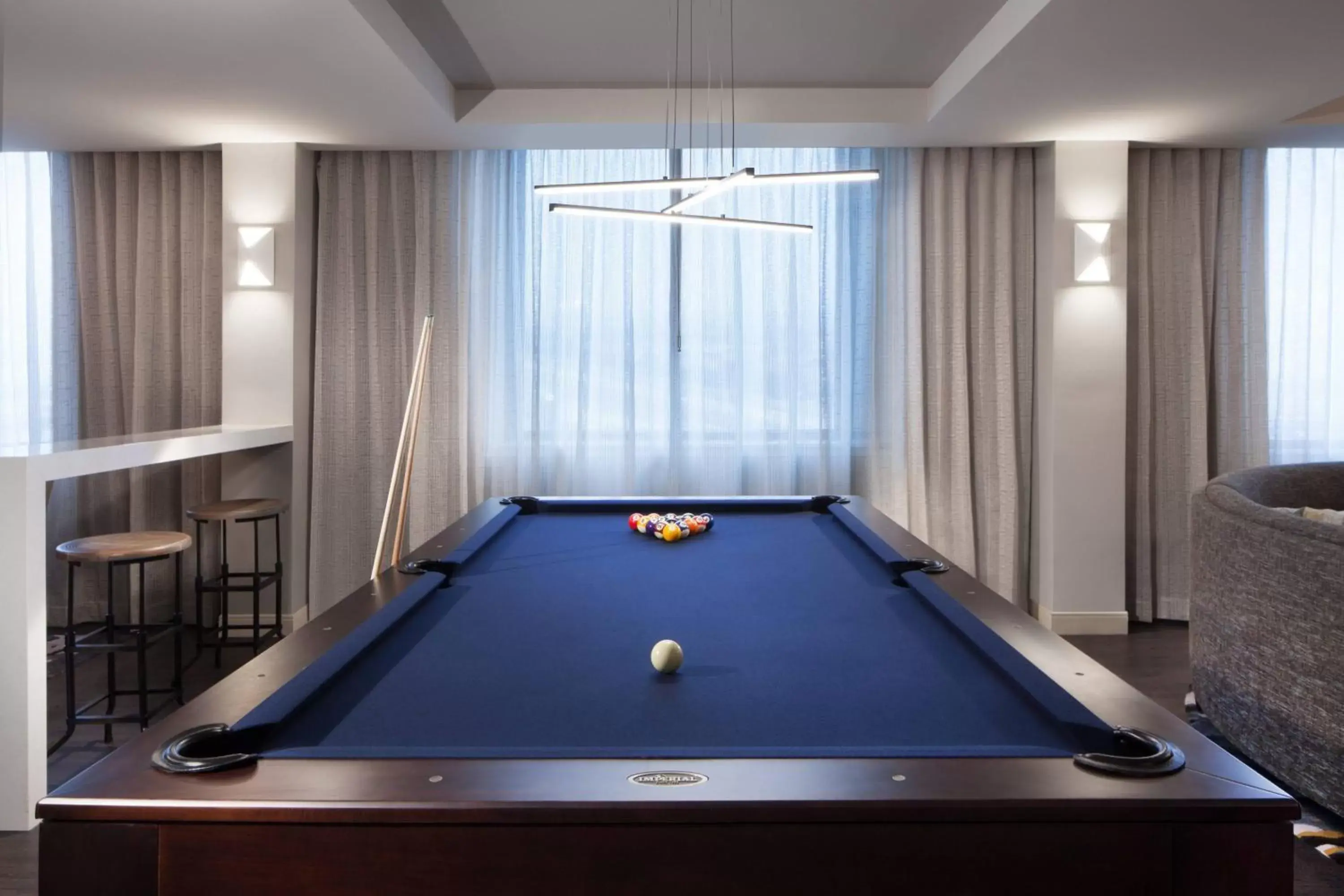 Photo of the whole room, Billiards in Dallas/Fort Worth Airport Marriott