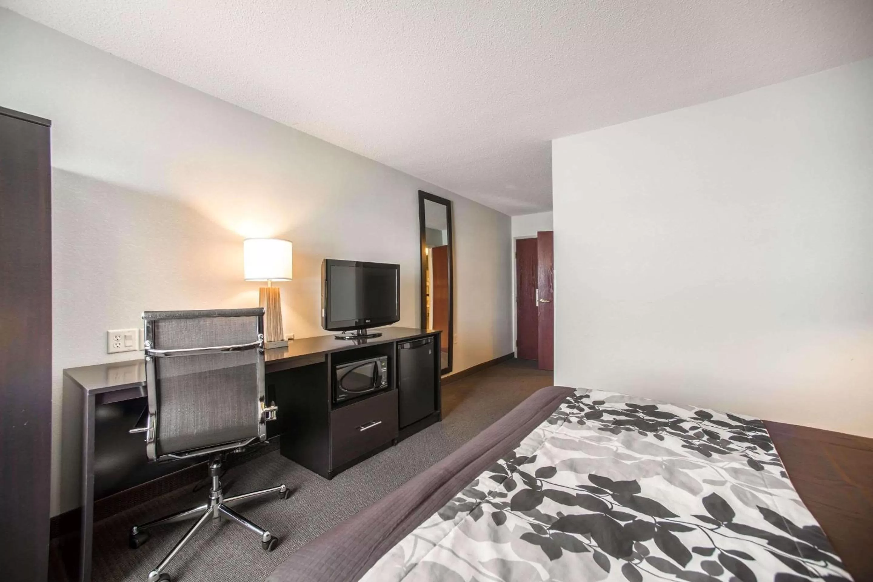 Photo of the whole room, Bed in Sleep Inn Decatur I-72