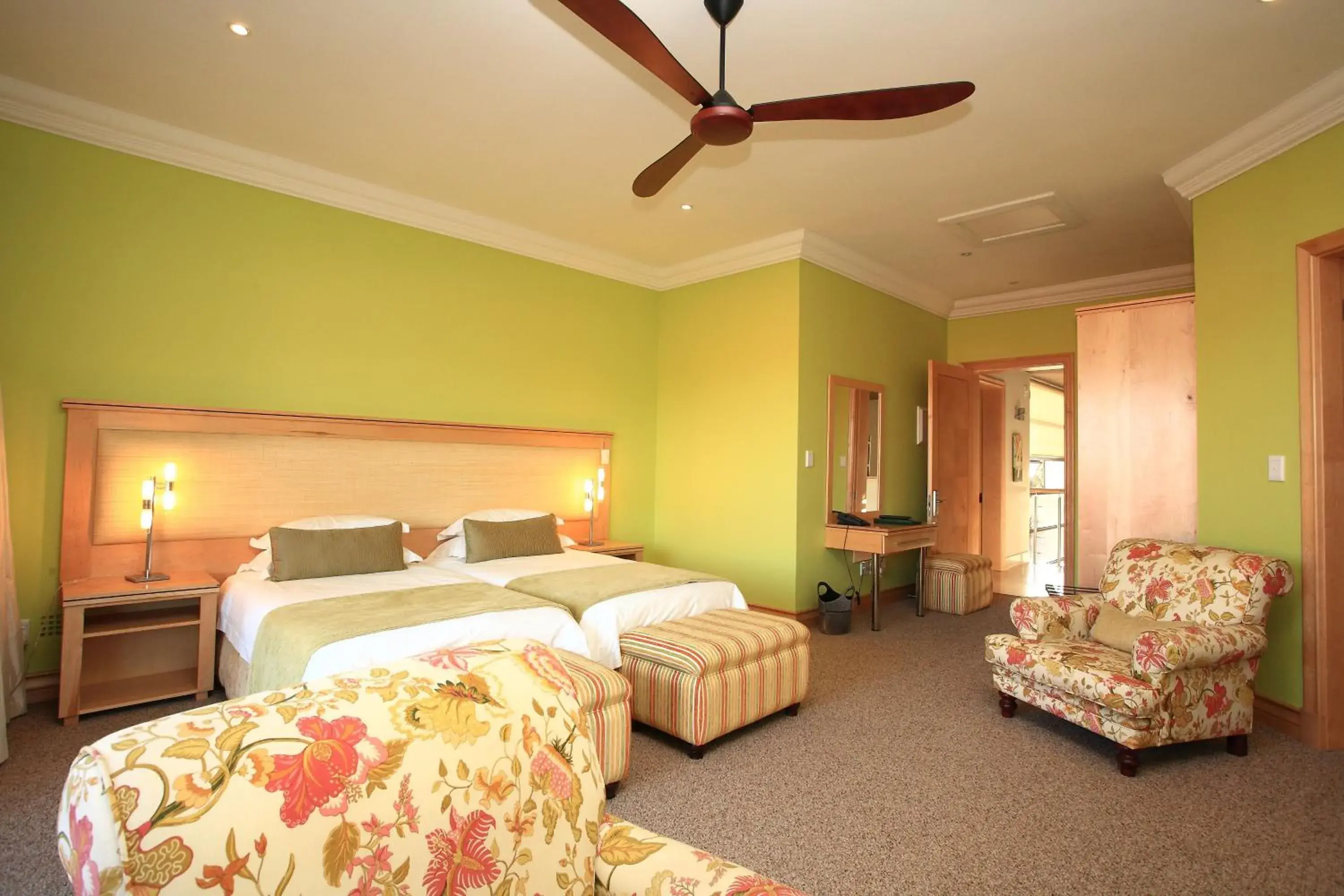 Photo of the whole room, Bed in Schneiders Boutique Hotel