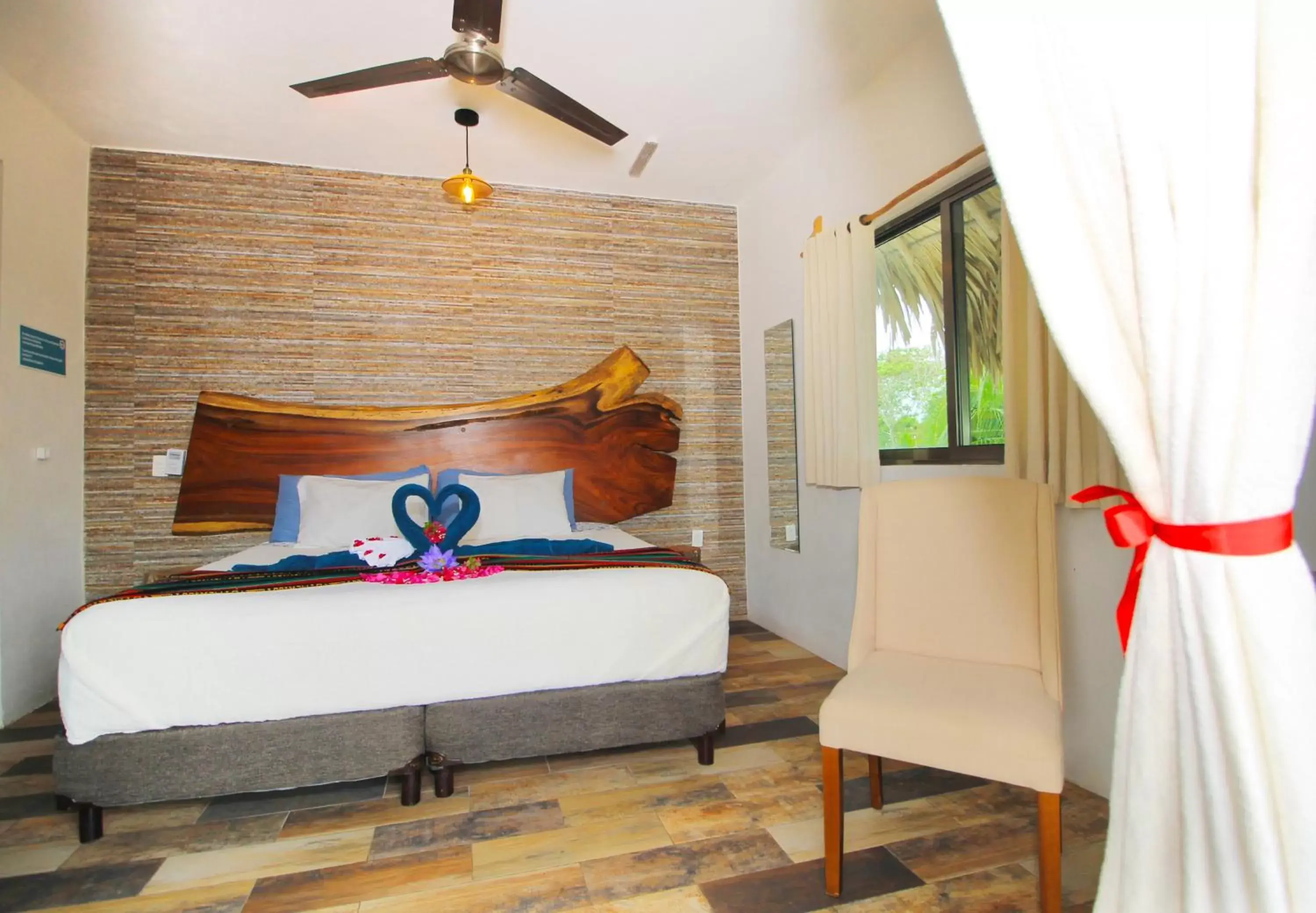 Photo of the whole room, Bed in Hotel Pancho Villas Bacalar Vista a Laguna