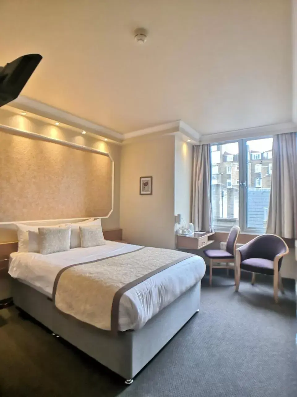 Bedroom, Bed in Lancaster Hall Hotel
