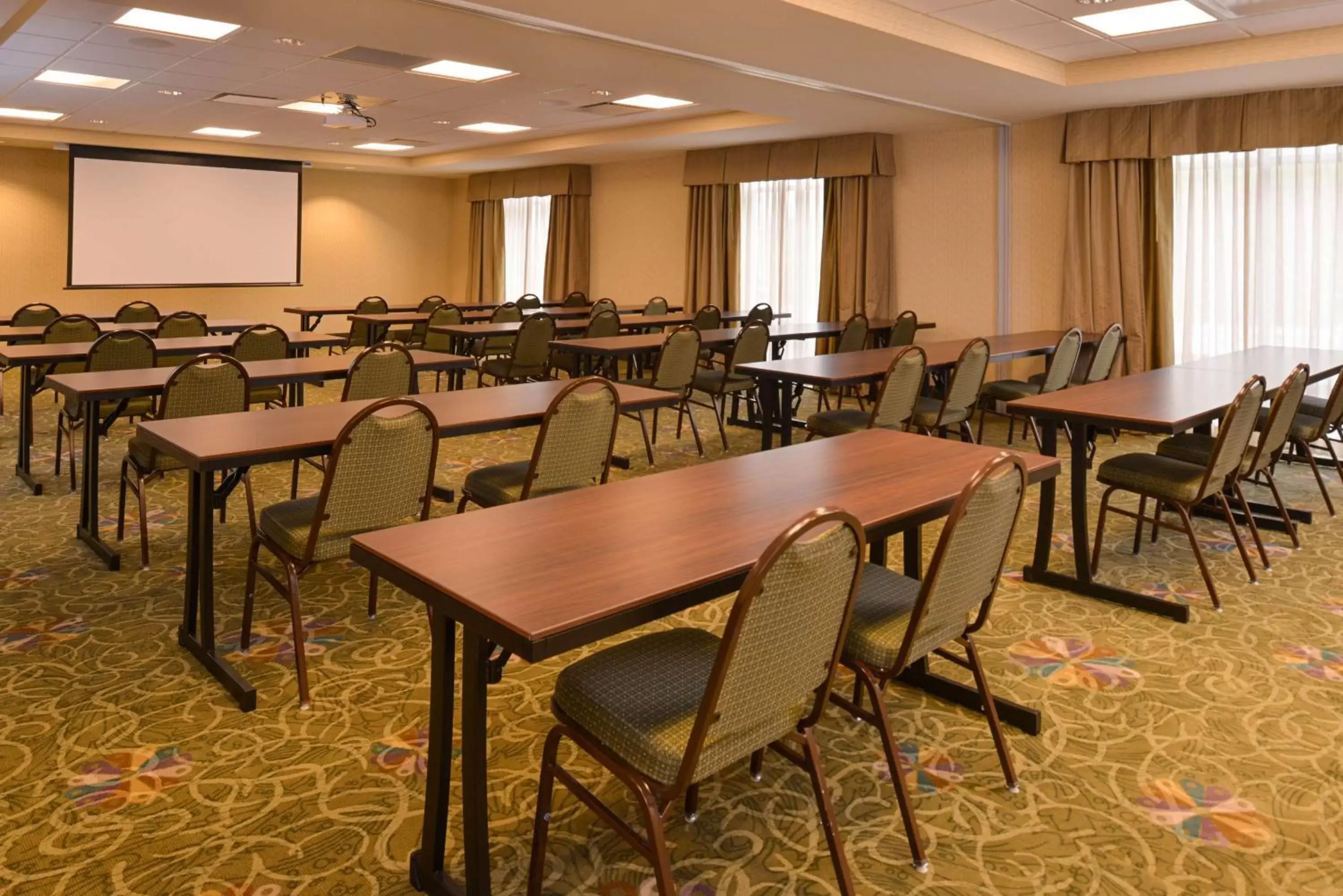 Meeting/conference room in Hampton Inn Omaha Midtown-Aksarben