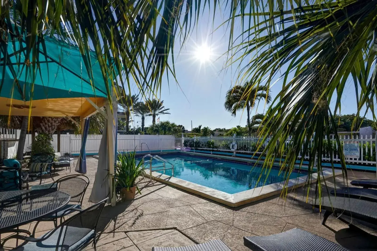 Property building, Swimming Pool in Castle by the Sea Motel