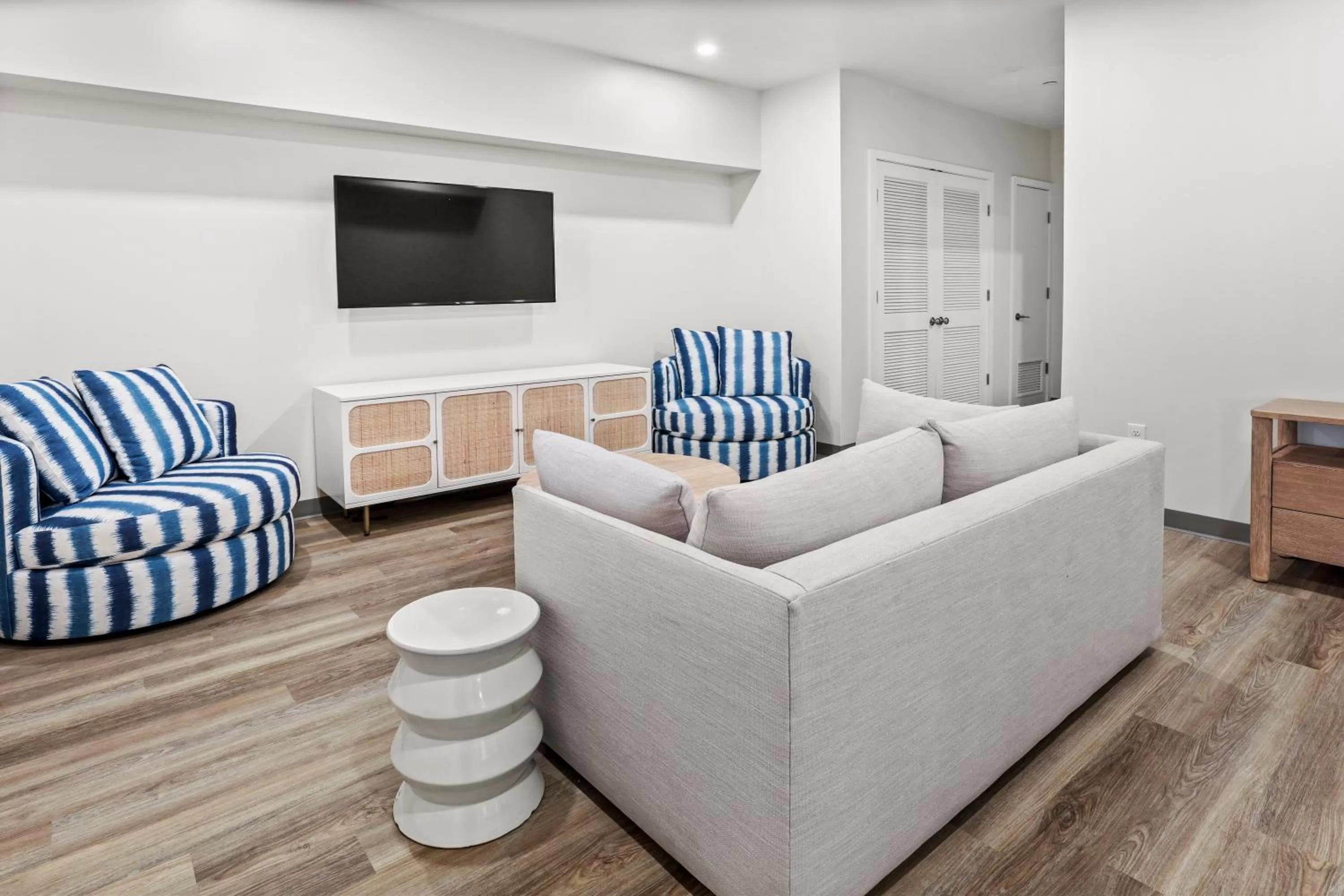 TV and multimedia, Seating Area in Seaport Suites