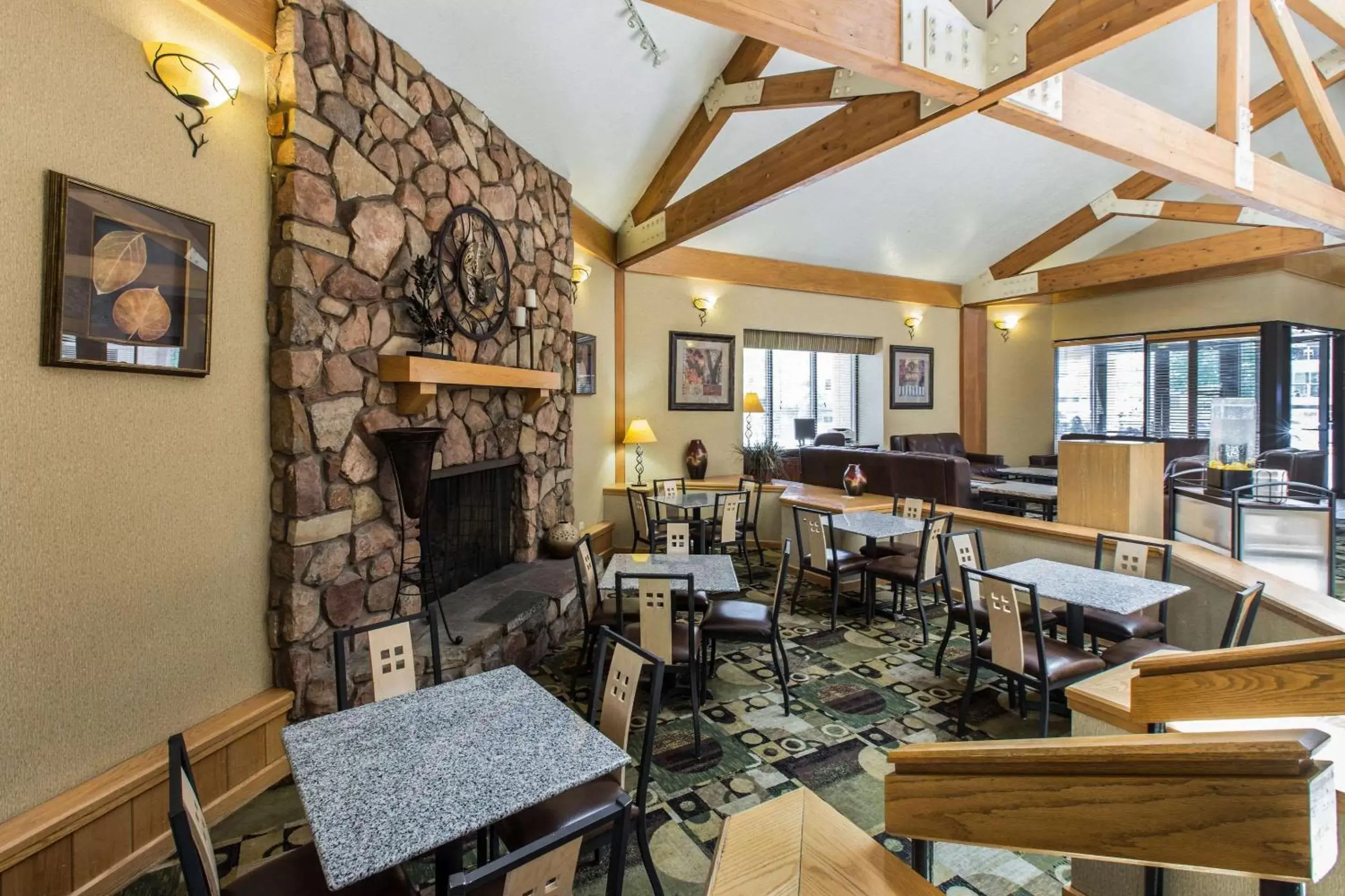 Restaurant/Places to Eat in Comfort Inn Near Vail Beaver Creek